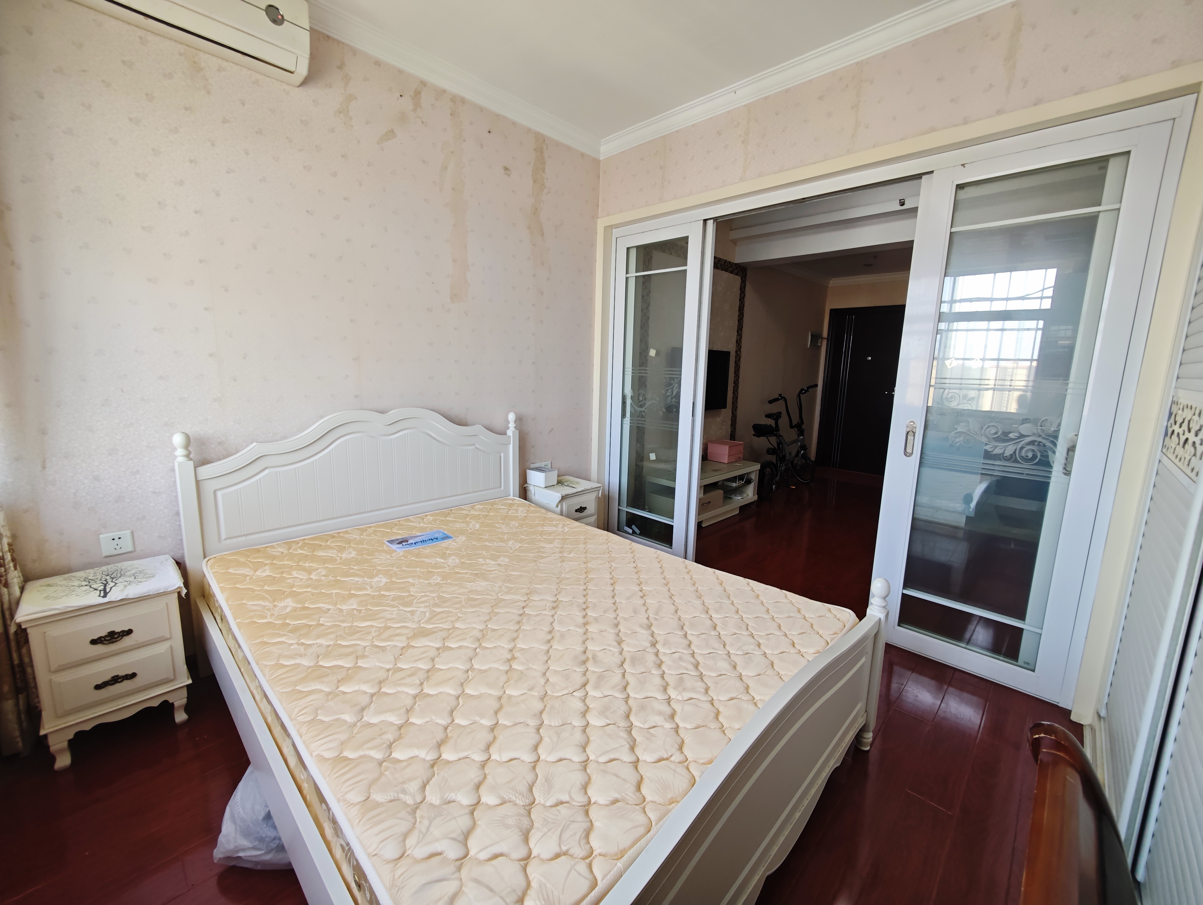 东方豪苑 1室1厅1卫 18.8万 东方豪苑 1室1厅1卫 18.8万客厅