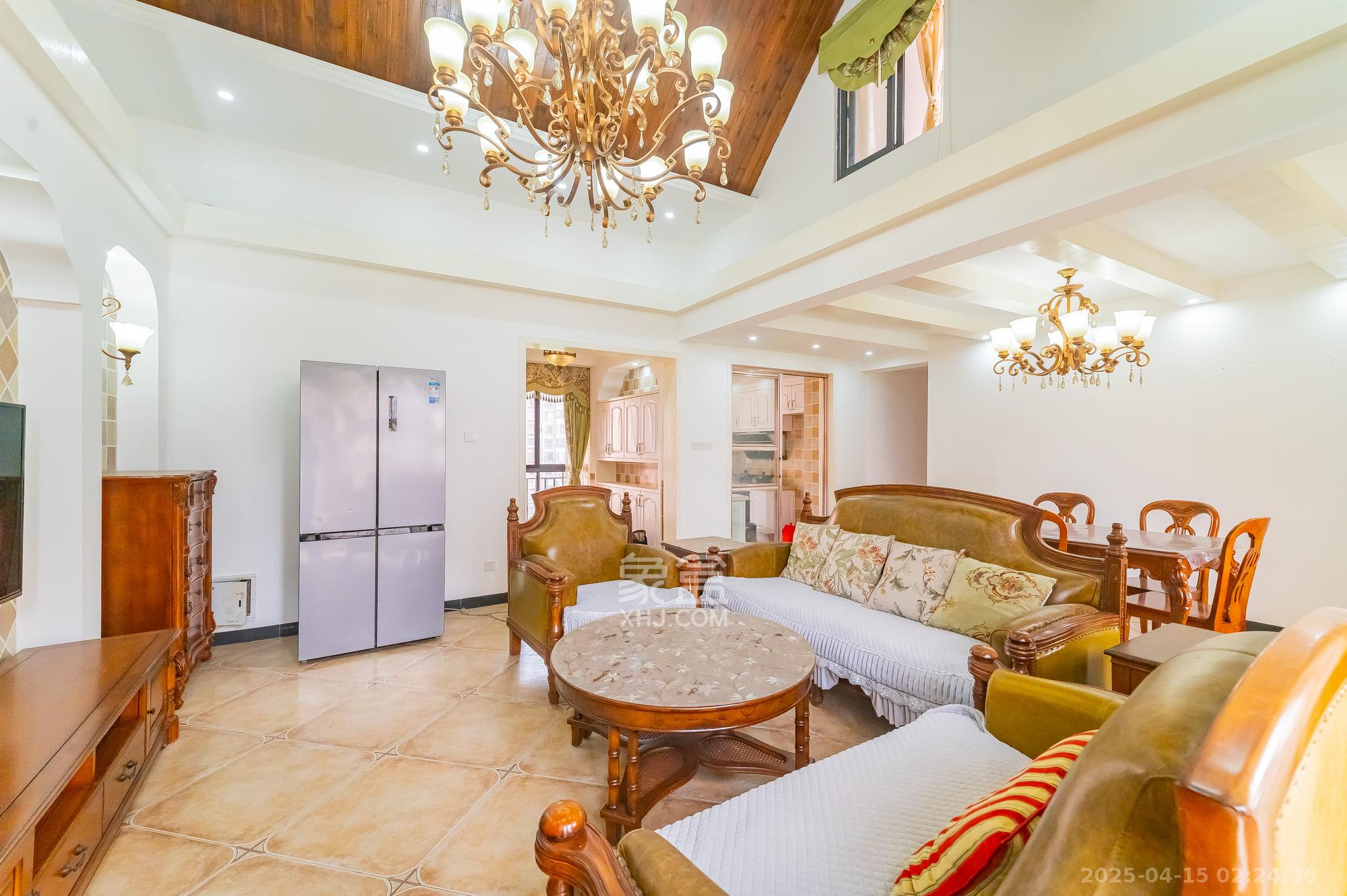 华润凤凰城一期 4室2厅1卫 199.8万 华润凤凰城一期 4室2厅1卫 199.8万客厅