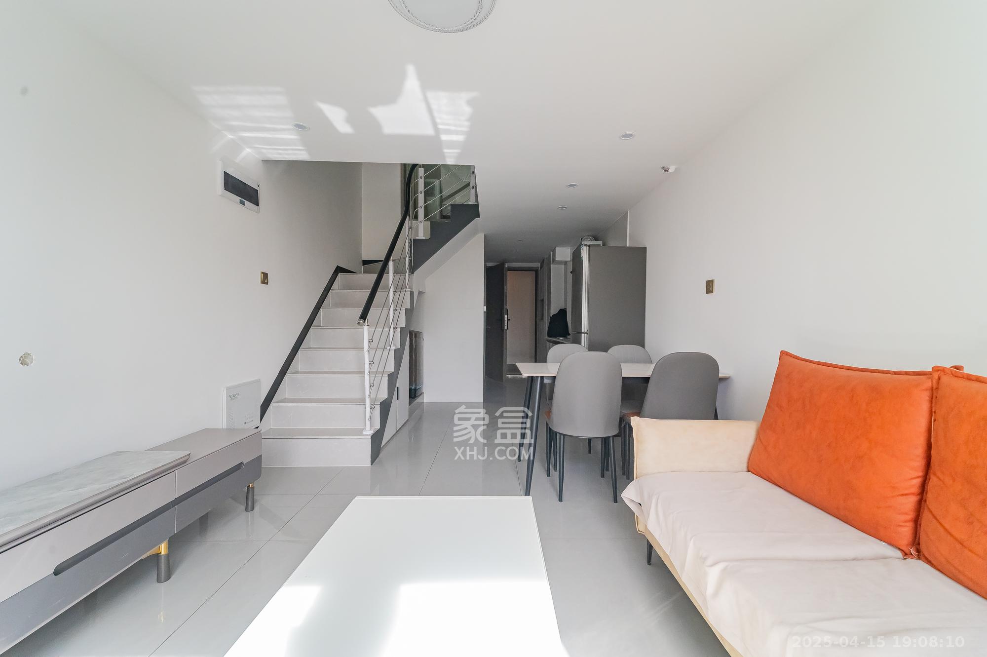 新城悦隽公园  2室1厅1卫    28.8万 新城悦隽公园  2室1厅1卫    28.8万客厅