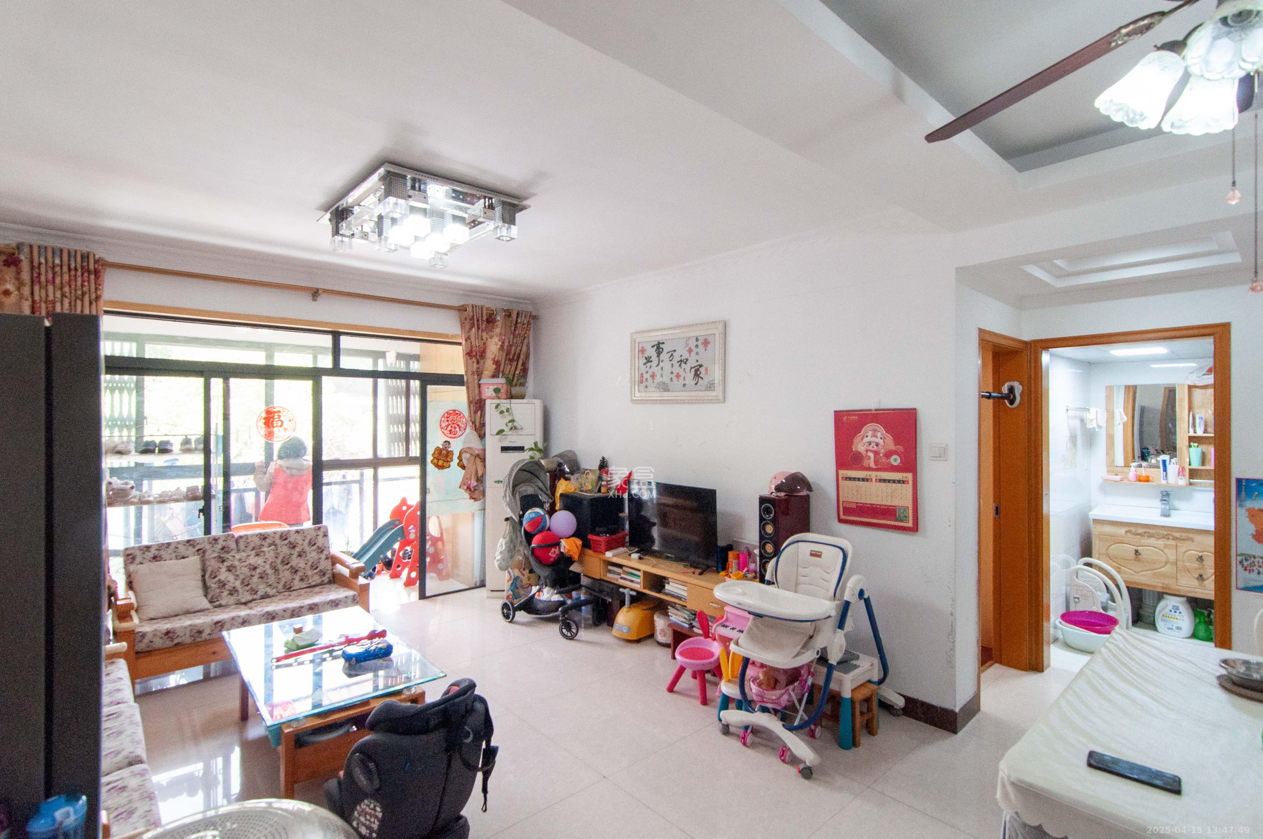 海林馨香雅苑  2室2厅1卫    88.0万 海林馨香雅苑  2室2厅1卫    88.0万客厅