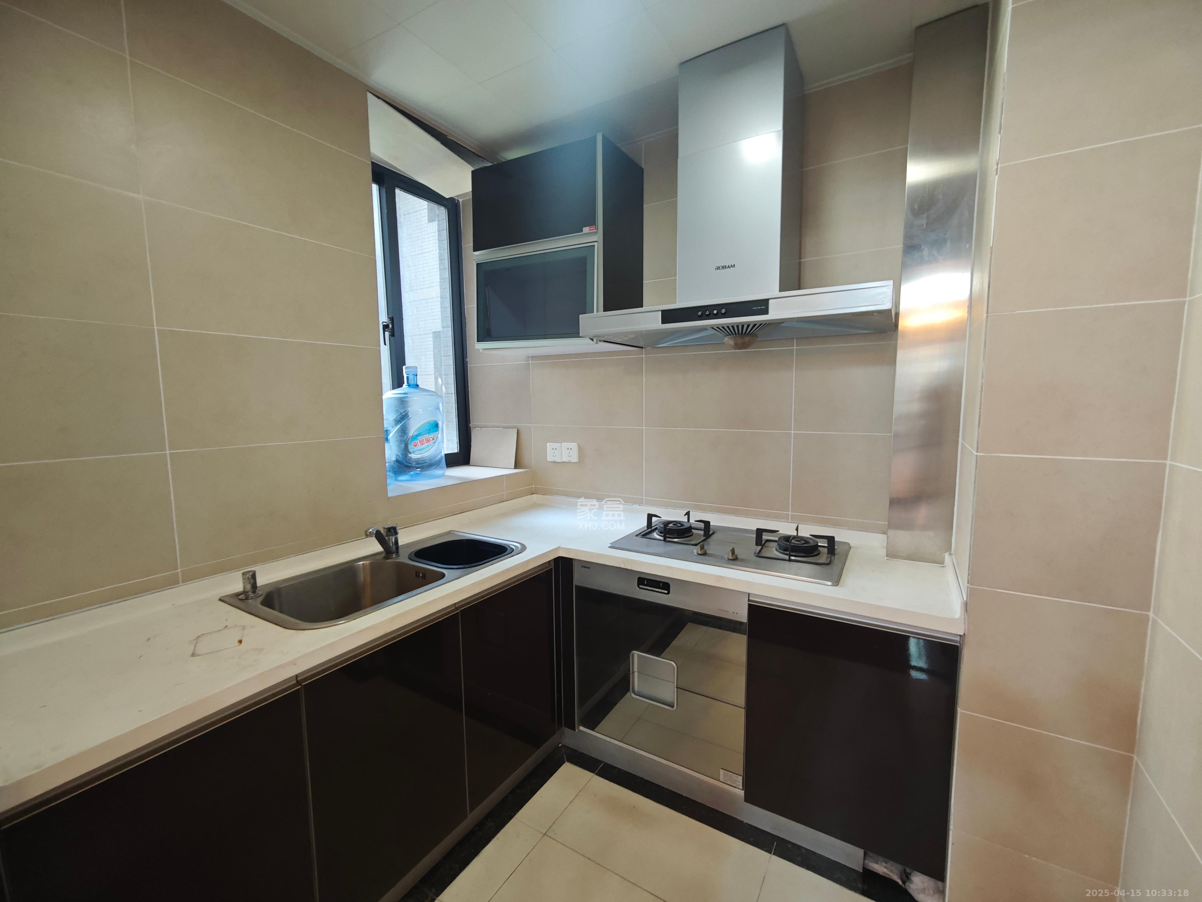 藏珑湖上国际花园 3室2厅1卫 2500.0元/月 藏珑湖上国际花园 3室2厅1卫 2500.0元/月室内图