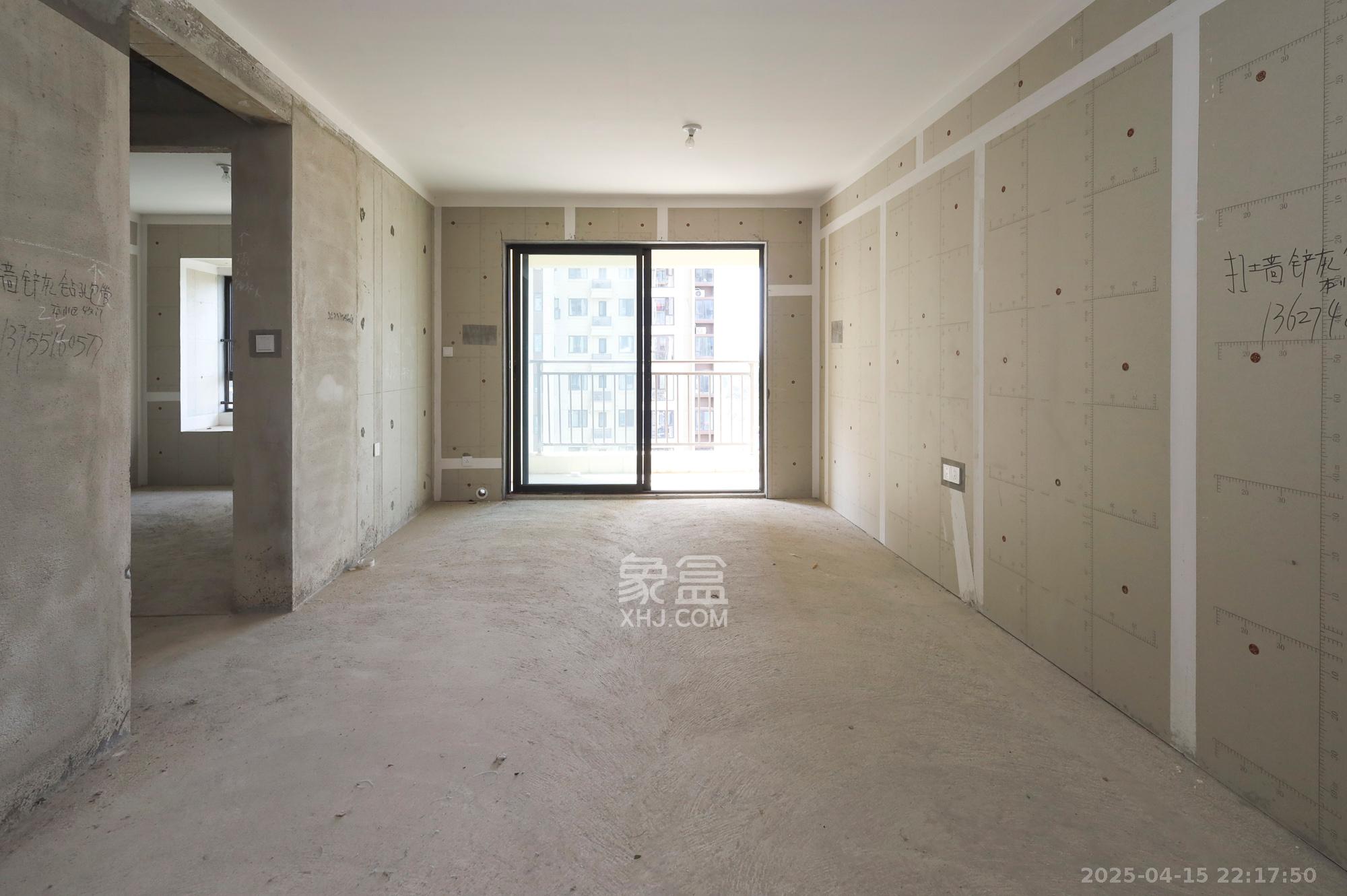 恒基旭辉湖山赋  3室2厅1卫    57.8万客厅