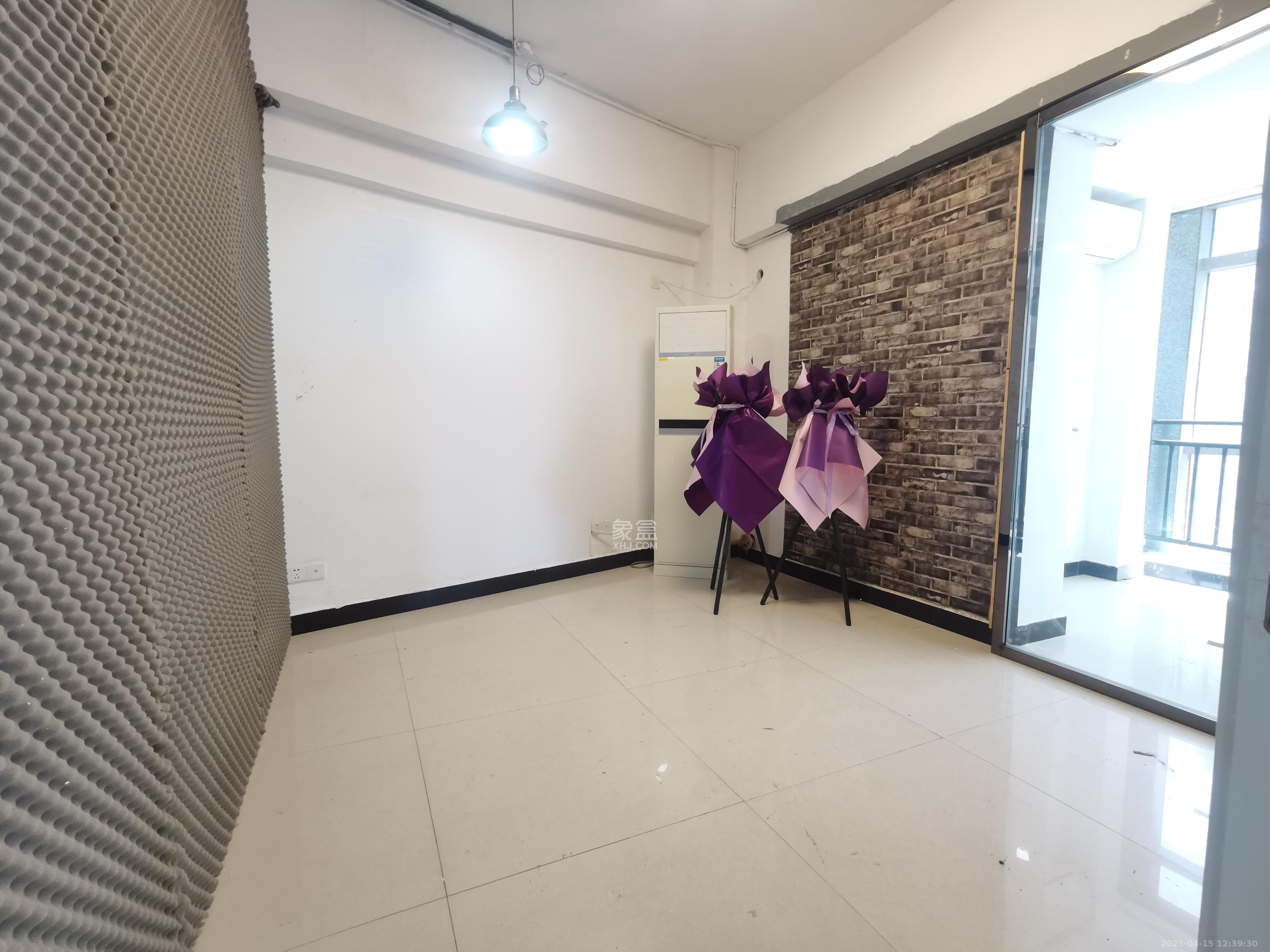 奥克斯广场 1室1厅1卫 3700.0元/月 奥克斯广场 1室1厅1卫 3700.0元/月室内图