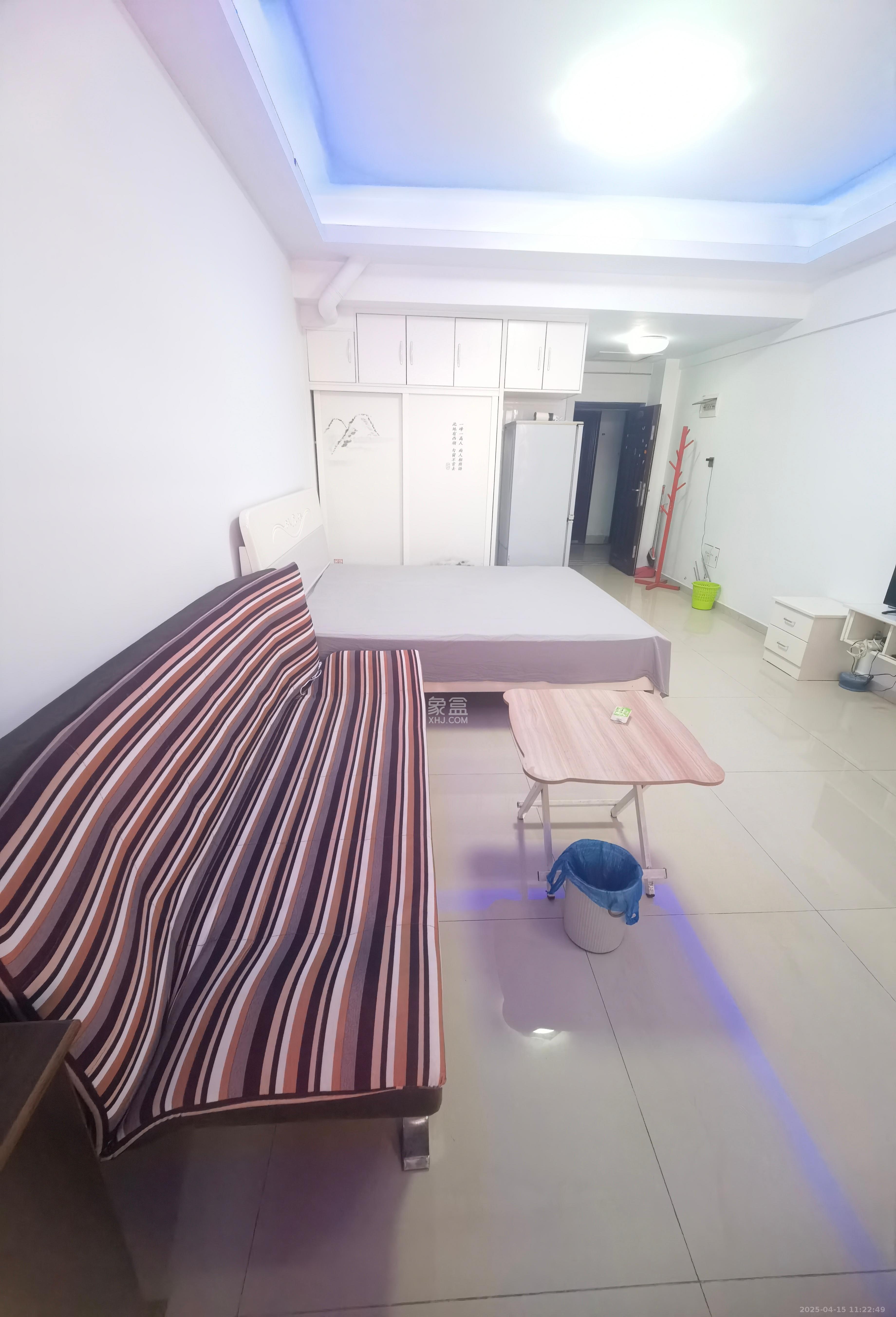 黄金一区 1室1厅1卫 1200.0元/月 黄金一区 1室1厅1卫 1200.0元/月室内图