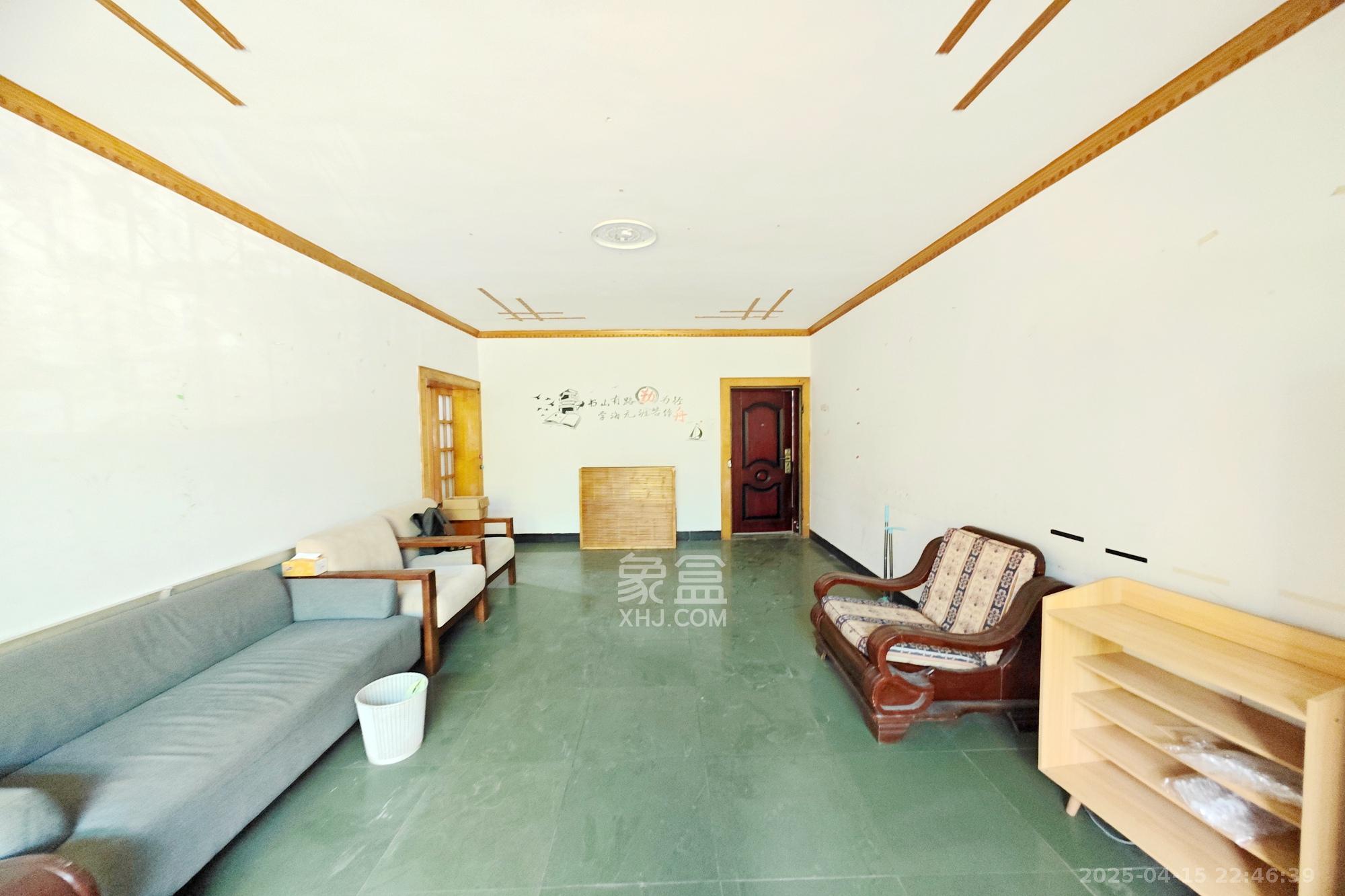 茶园坡社区(原王家冲社区) 2室1厅1卫 38.8万 茶园坡社区(原王家冲社区) 2室1厅1卫 38.8万客厅