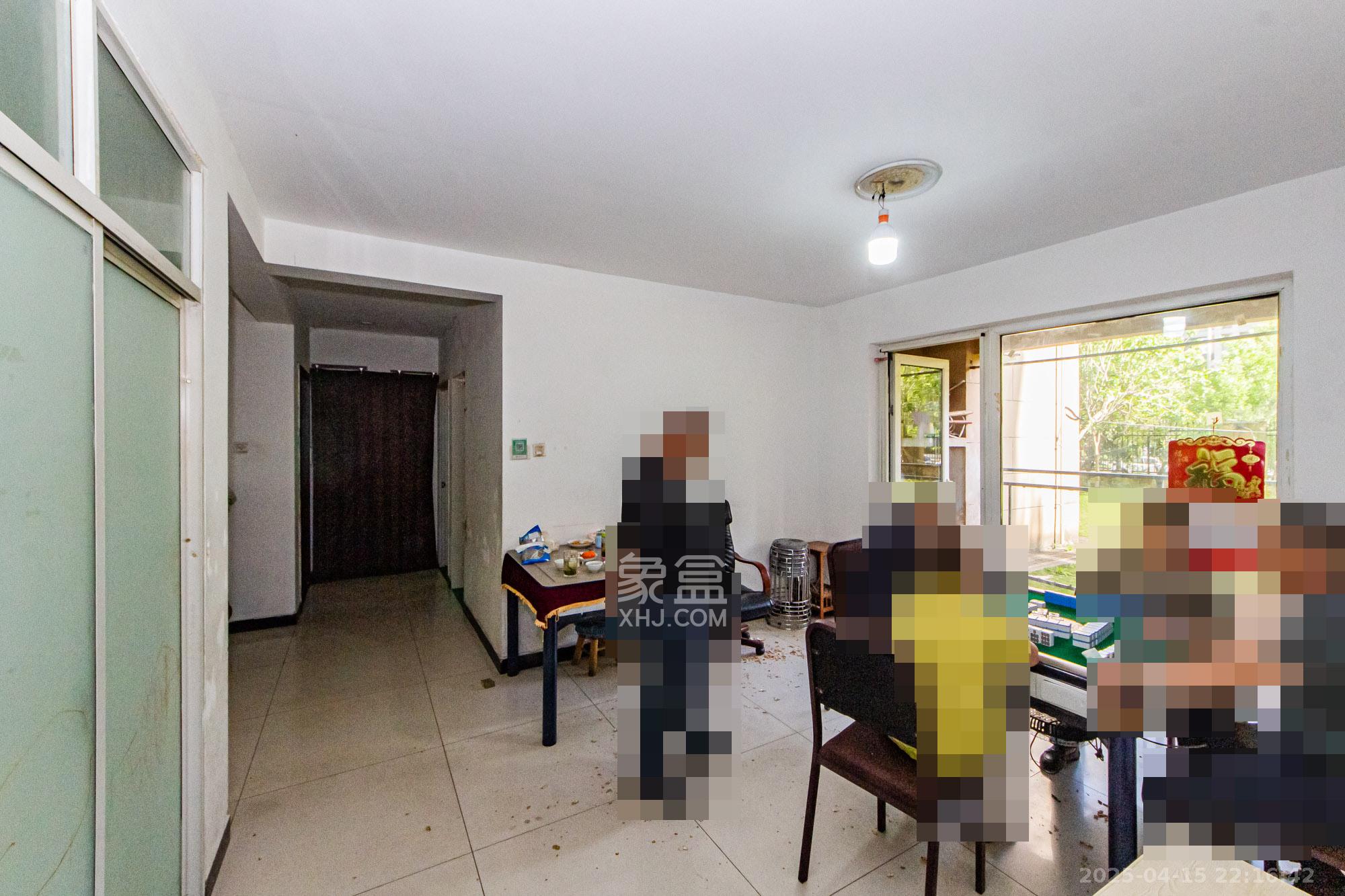 万国城(当代满庭春MOMA)三期  3室2厅2卫    82.8万 万国城(当代满庭春MOMA)三期  3室2厅2卫    82.8万客厅