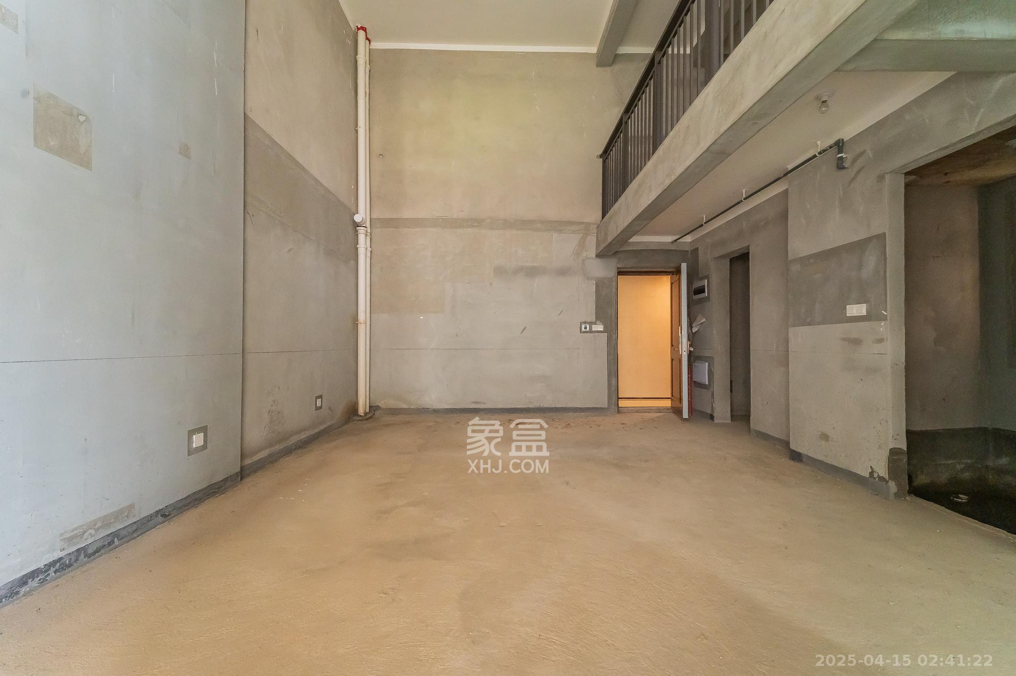 中交建发松雅院  41室2厅2卫   148.00万客厅