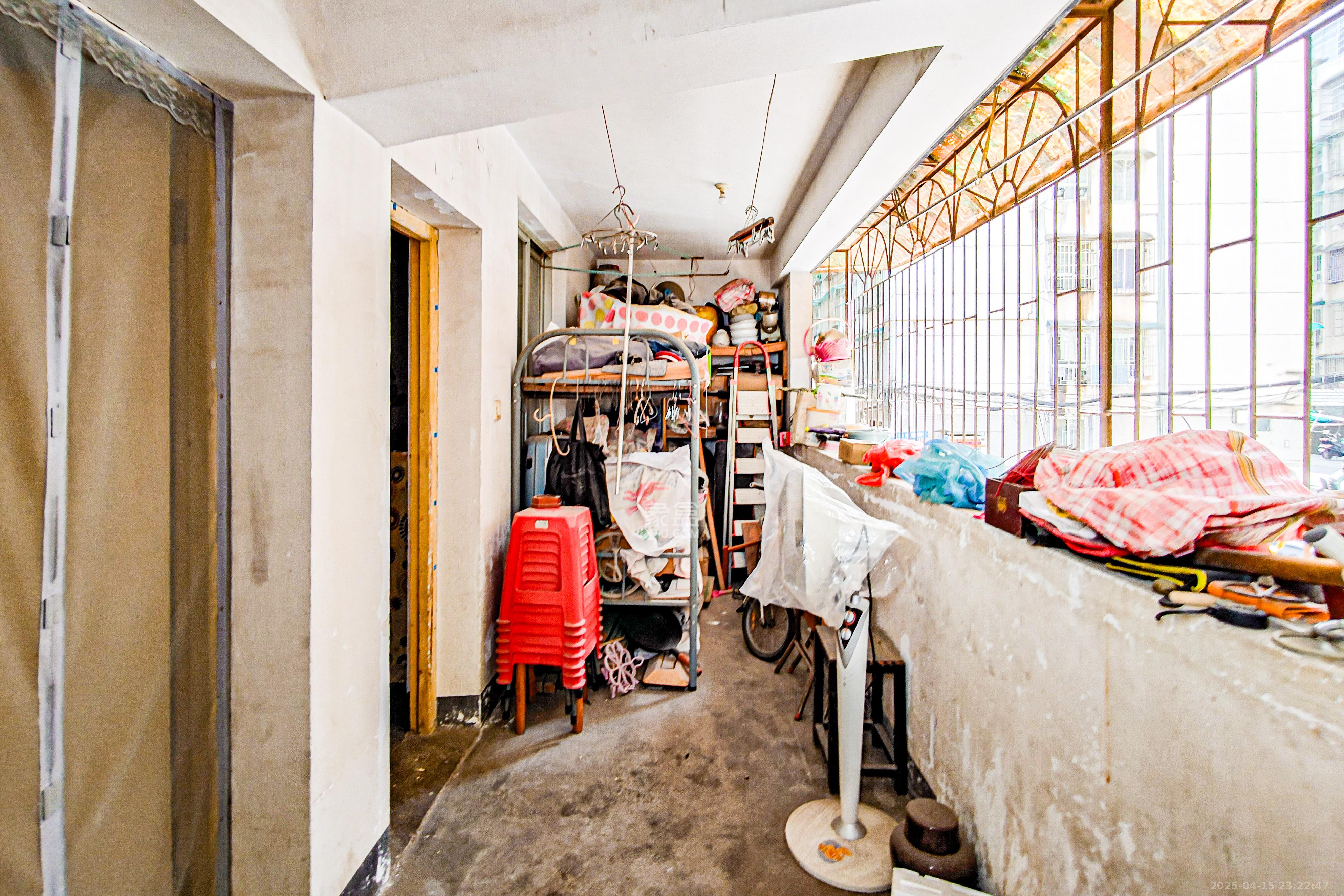 金泰小区  3室2厅2卫    82.0万 金泰小区  3室2厅2卫    82.0万阳台