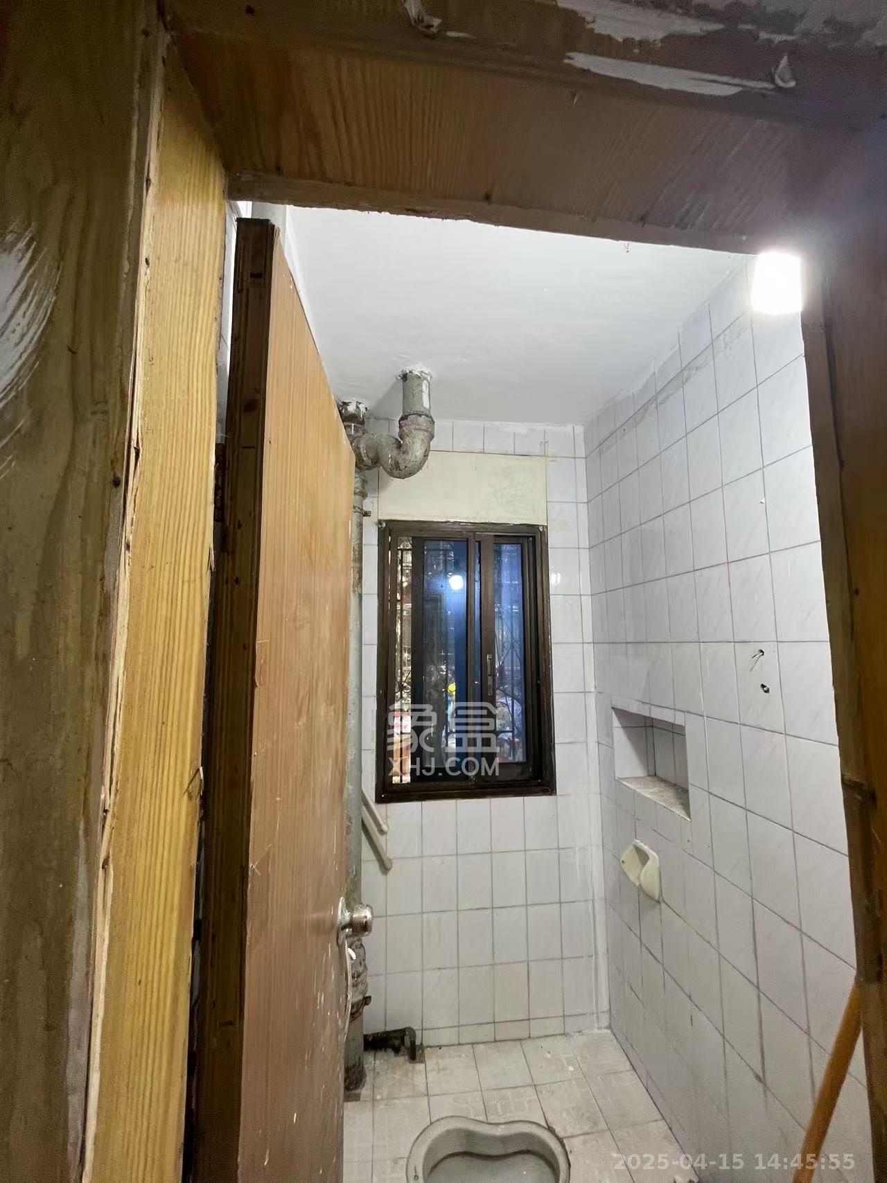 省进出口公司宿舍 4室2厅2卫 1300.0元/月 省进出口公司宿舍 4室2厅2卫 1300.0元/月室内图