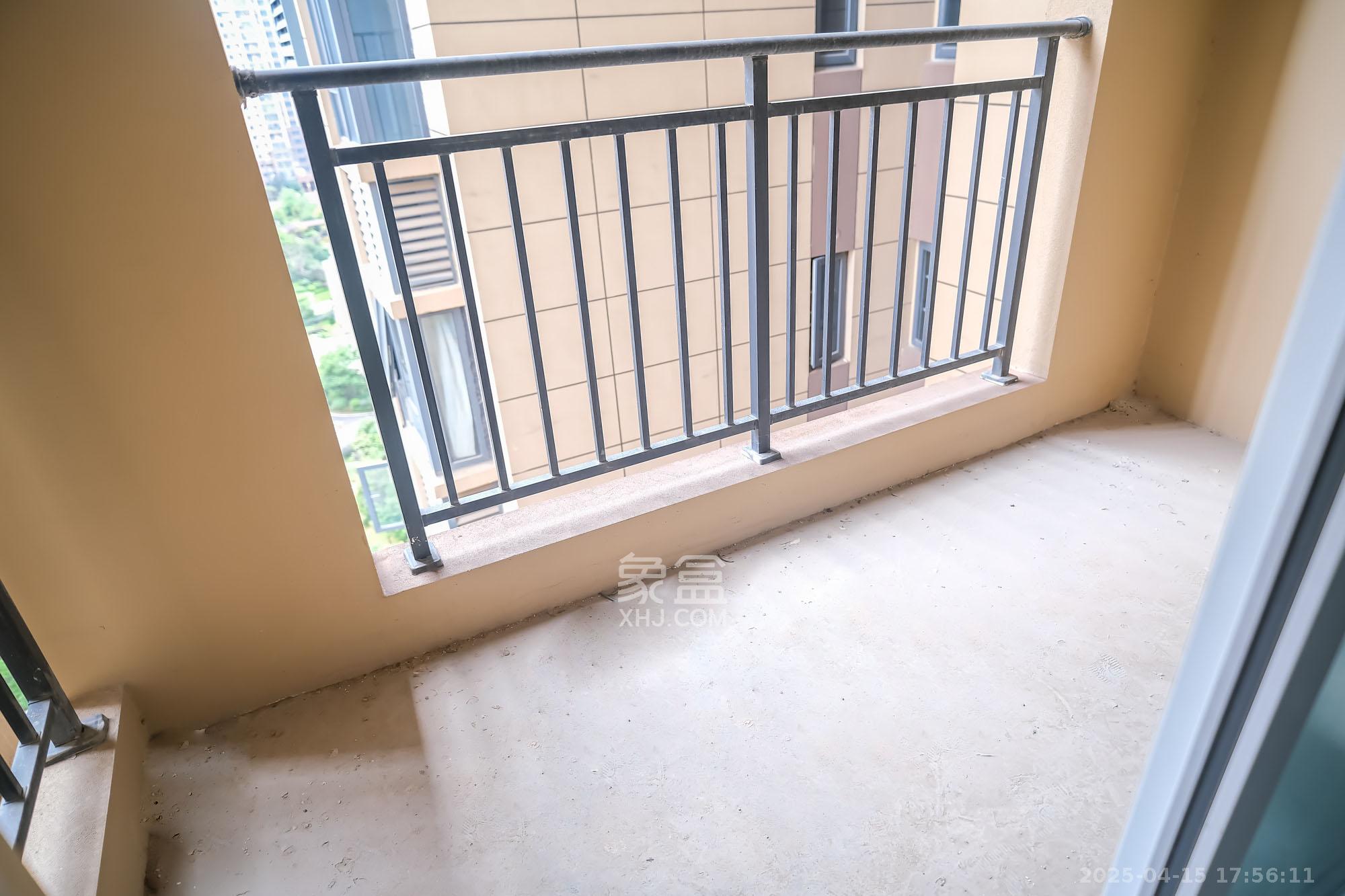 荣盛花语城 3室2厅2卫 89.0万 荣盛花语城 3室2厅2卫 89.0万阳台