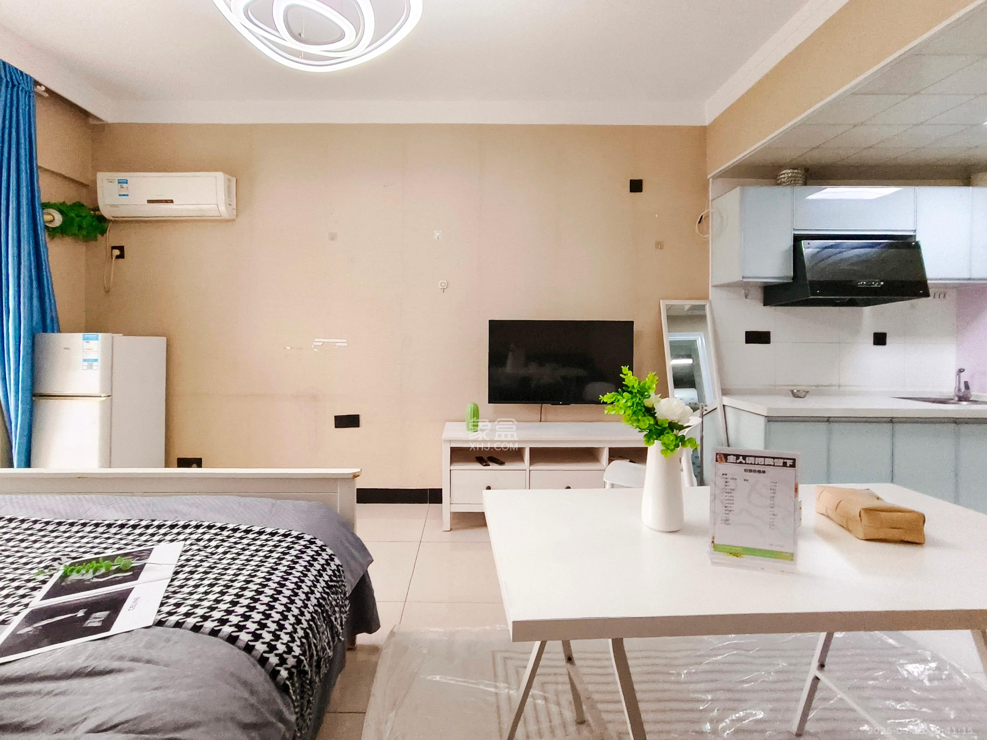 七彩丽都  1室1厅1卫    2000.0元/月 七彩丽都  1室1厅1卫    2000.0元/月室内图