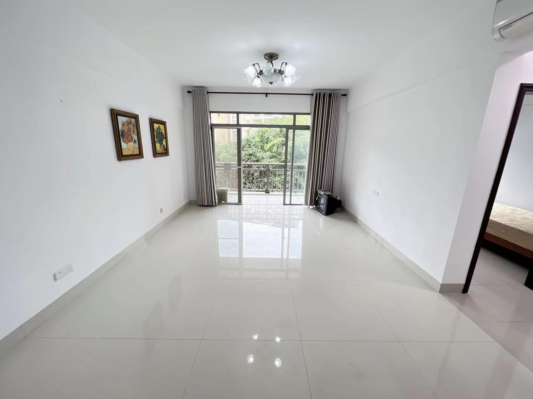 新世界花园二期 2室2厅1卫 109.0万 新世界花园二期 2室2厅1卫 109.0万客厅