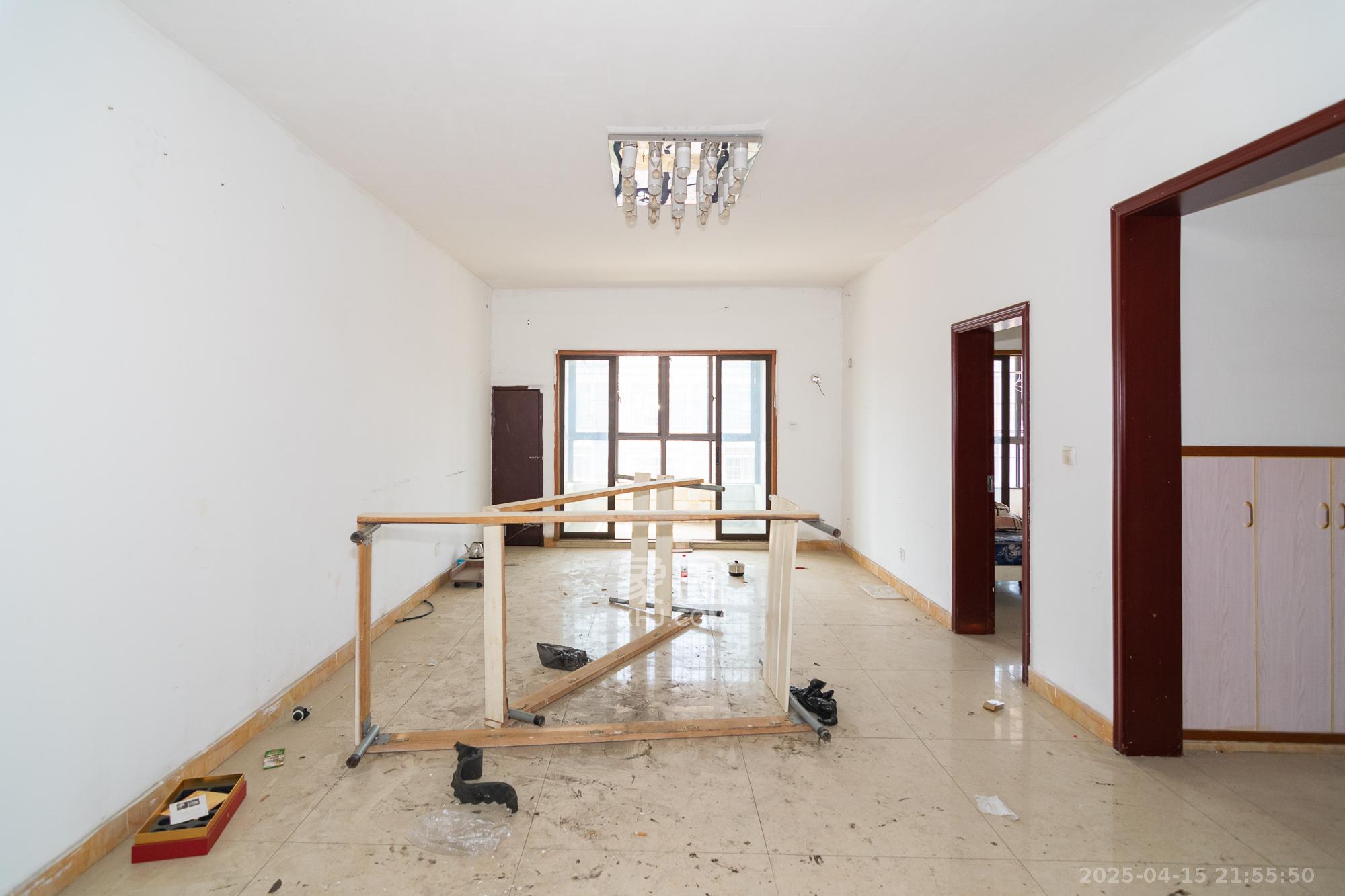 高星物流园  3室2厅3卫    65.0万 高星物流园  3室2厅3卫    65.0万客厅