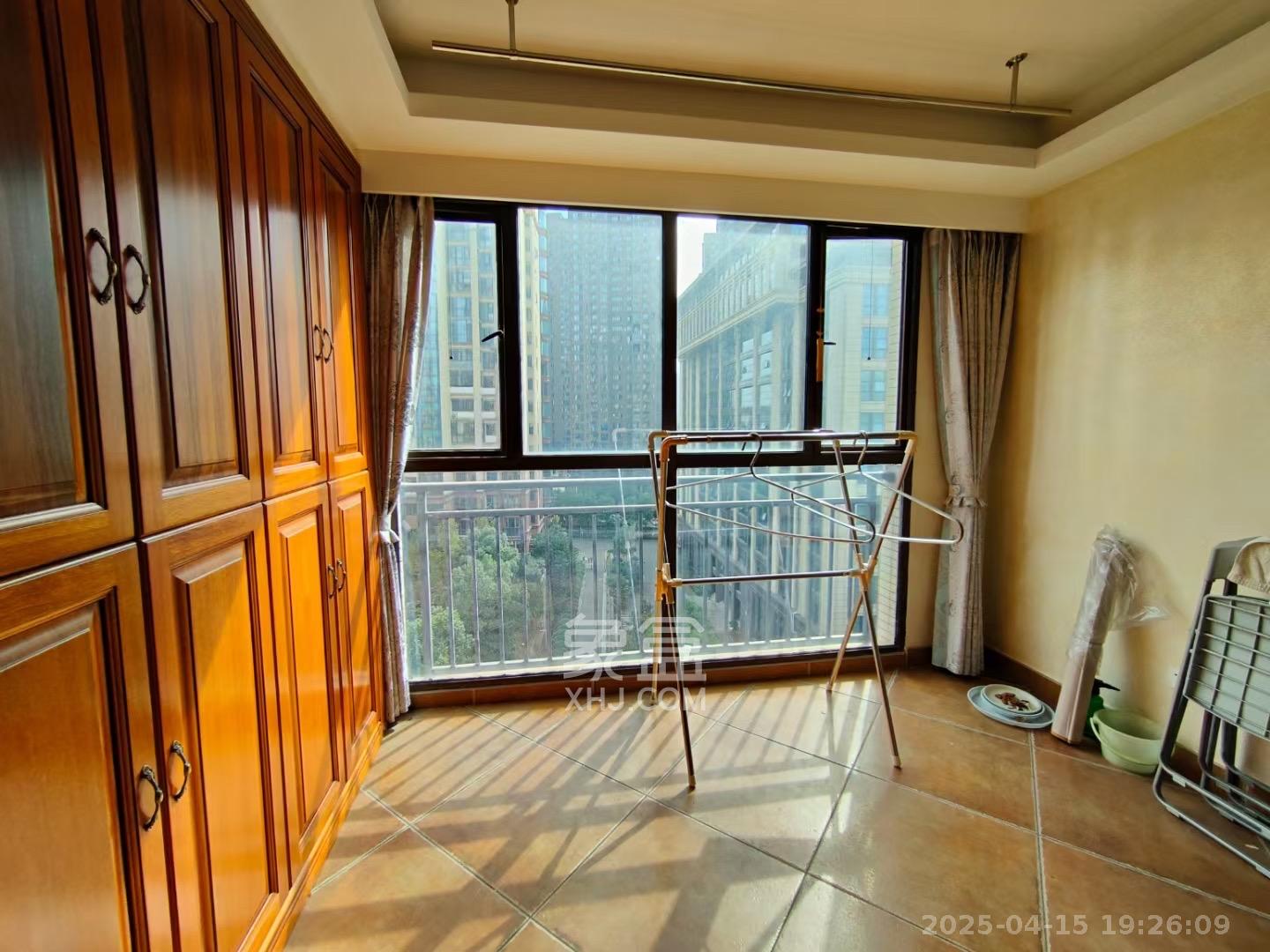 芙佳花园  4室2厅2卫    2700.0元/月 芙佳花园  4室2厅2卫    2700.0元/月室内图