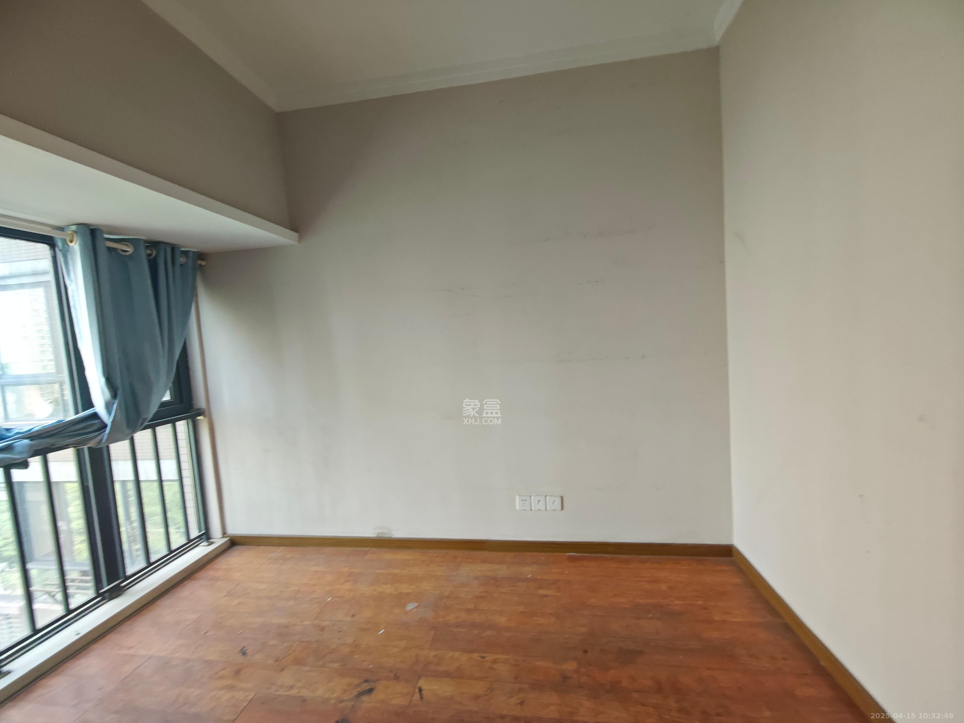 藏珑湖上国际花园 3室2厅1卫 2500.0元/月 藏珑湖上国际花园 3室2厅1卫 2500.0元/月室内图