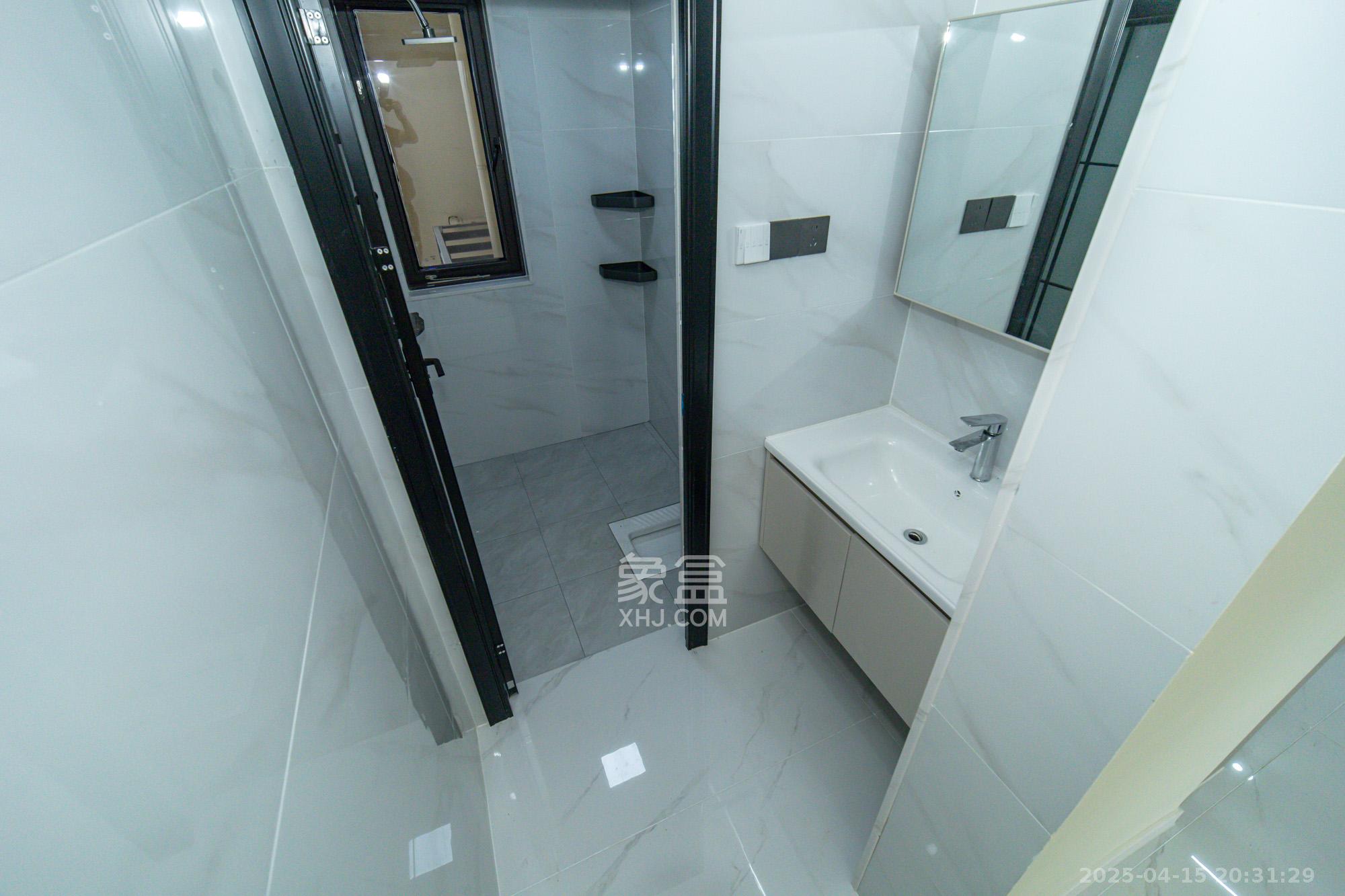 兴进珺府  3室2厅2卫   93.80万卫生间