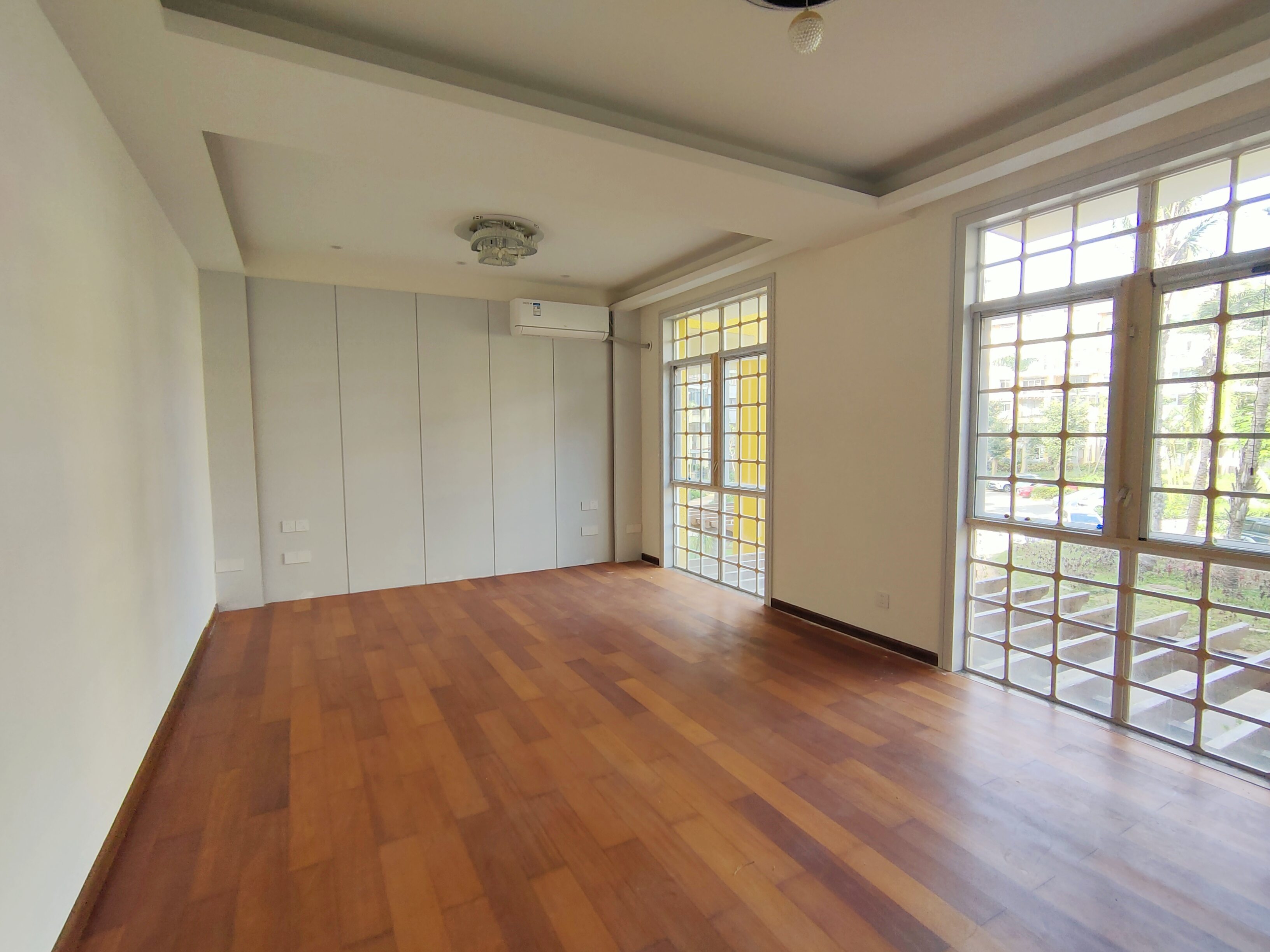 新世界花园一期 4室2厅2卫 352.0万 新世界花园一期 4室2厅2卫 352.0万室内图