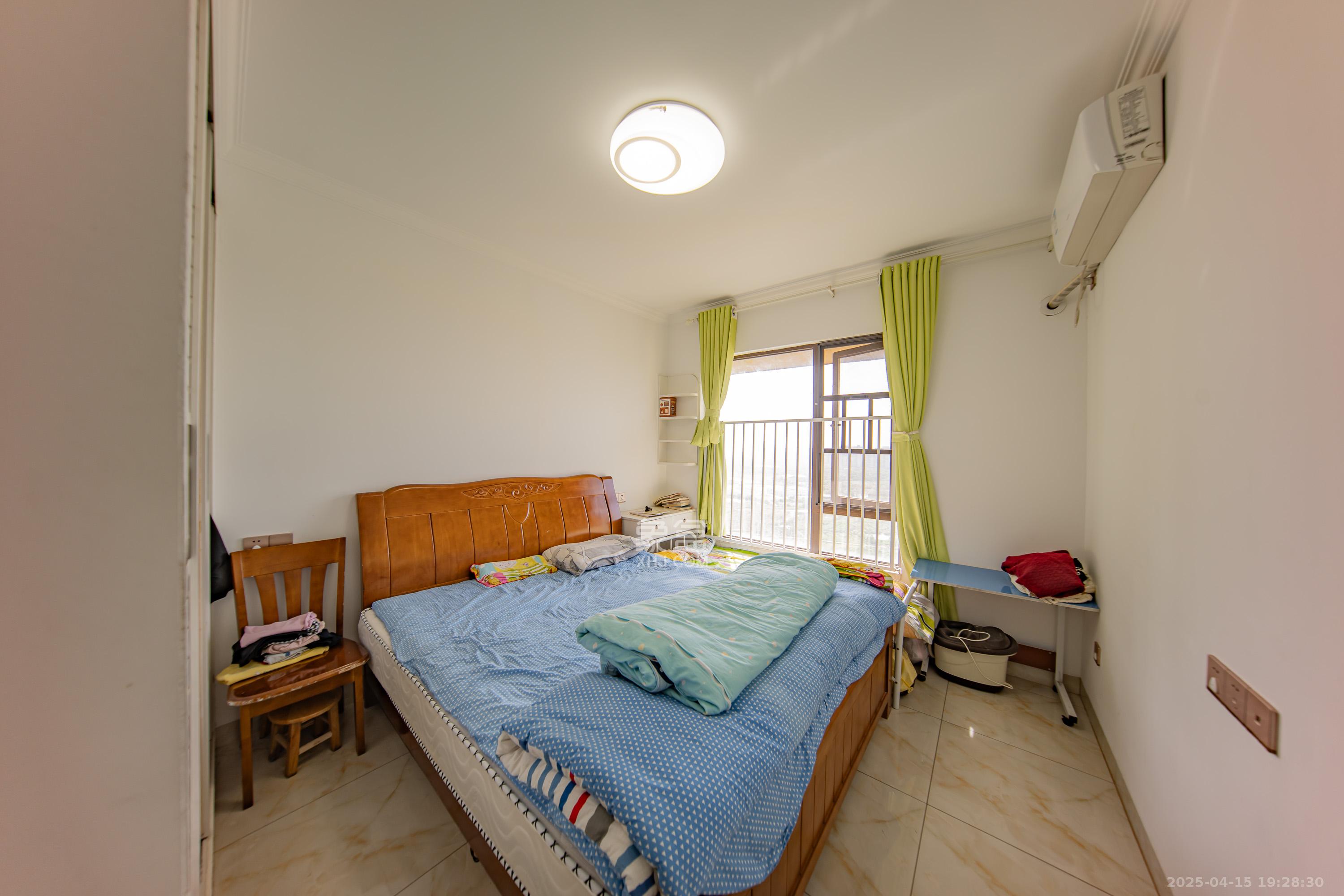 华润橡树湾  2室2厅1卫    59.0万 华润橡树湾  2室2厅1卫    59.0万卧室