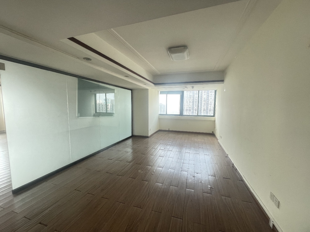 新达商务大厦 5室2厅1卫 21000.0元/月 新达商务大厦 5室2厅1卫 21000.0元/月室内图