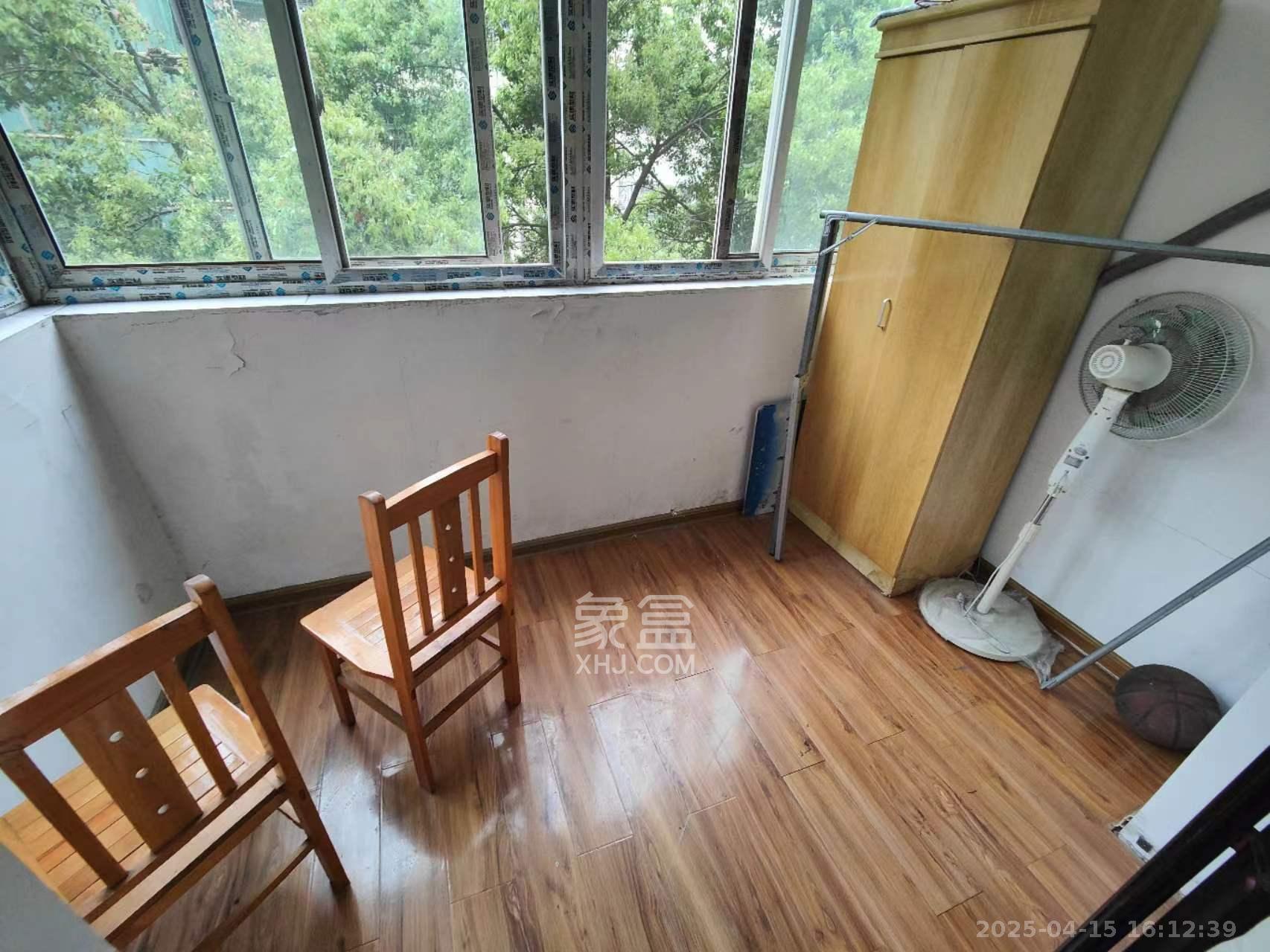 红叶山庄  1室1厅1卫    2200.0元/月 红叶山庄  1室1厅1卫    2200.0元/月室内图