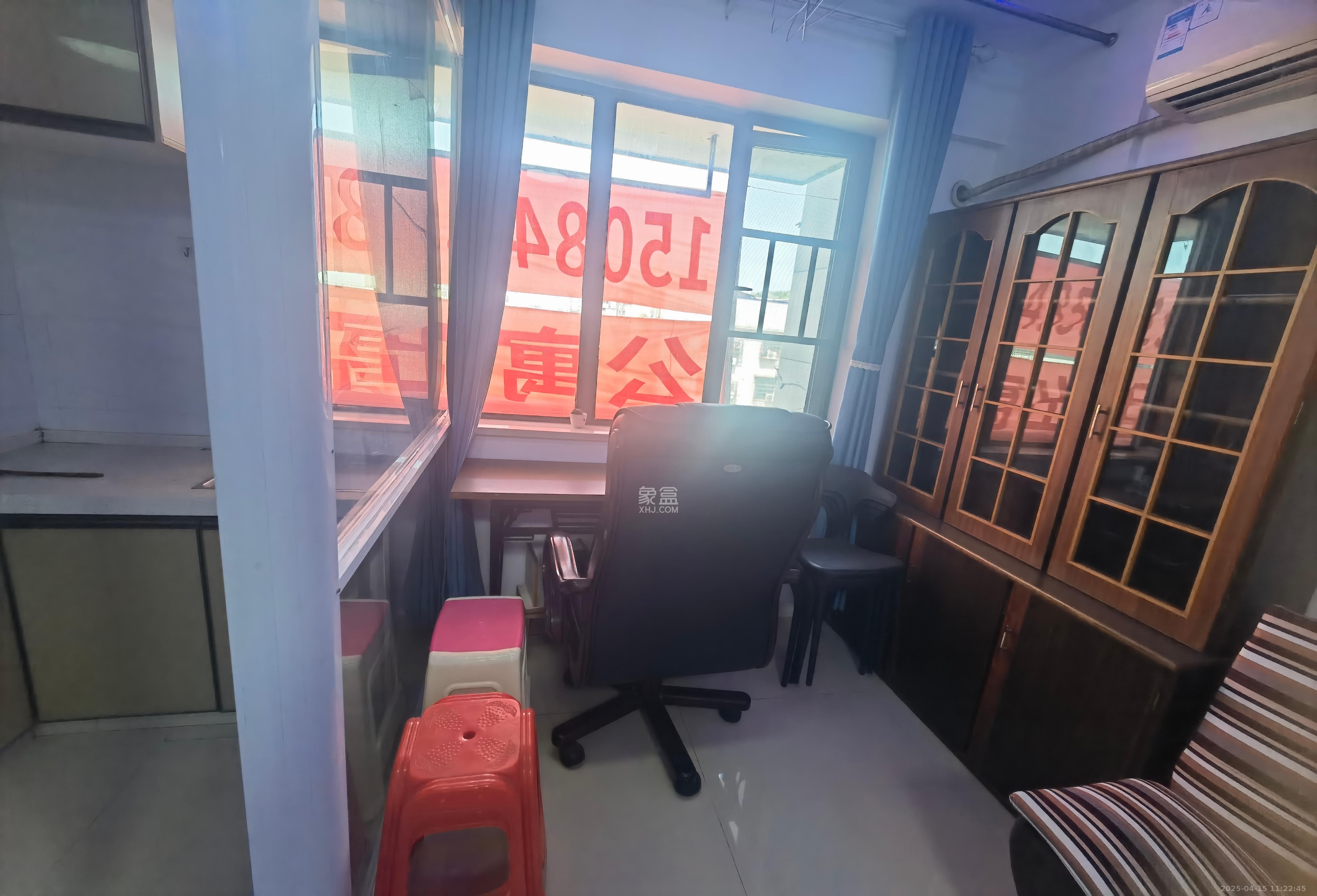 黄金一区 1室1厅1卫 1200.0元/月 黄金一区 1室1厅1卫 1200.0元/月室内图