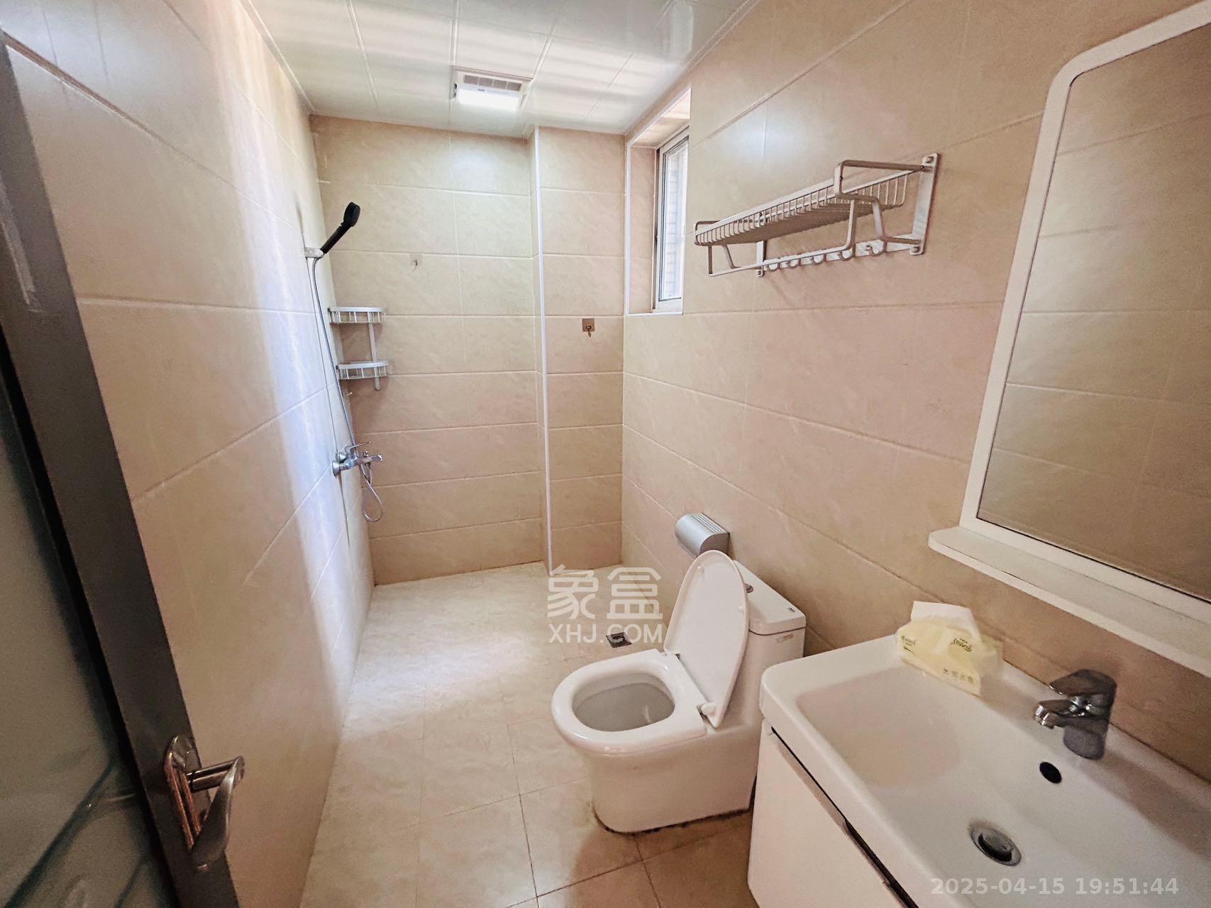 城市山水豪园(山水城市风景) 3室2厅2卫 3200.0元/月 城市山水豪园(山水城市风景) 3室2厅2卫 3200.0元/月室内图