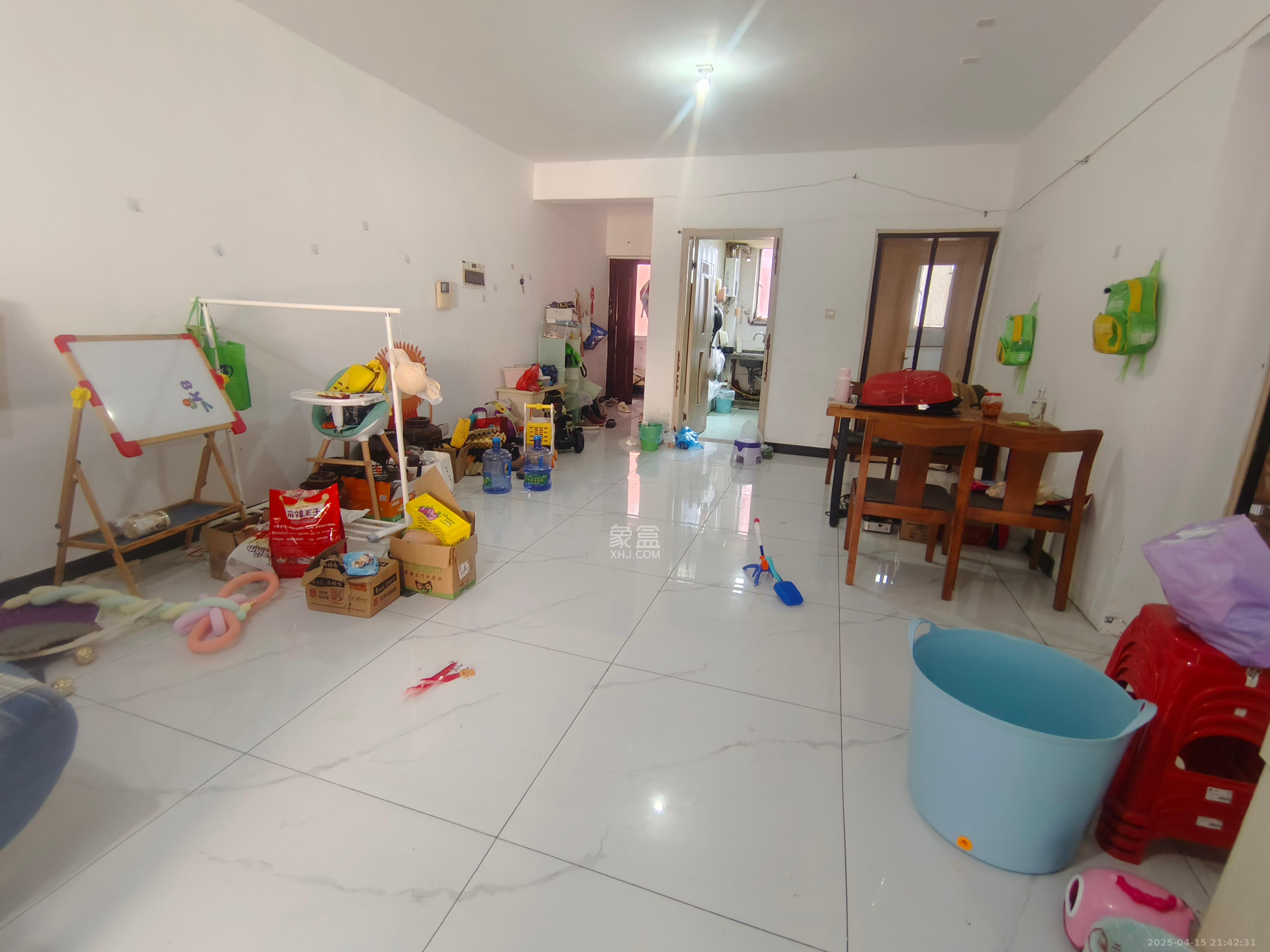 君临青园花都 3室2厅2卫 2800.0元/月 君临青园花都 3室2厅2卫 2800.0元/月室内图