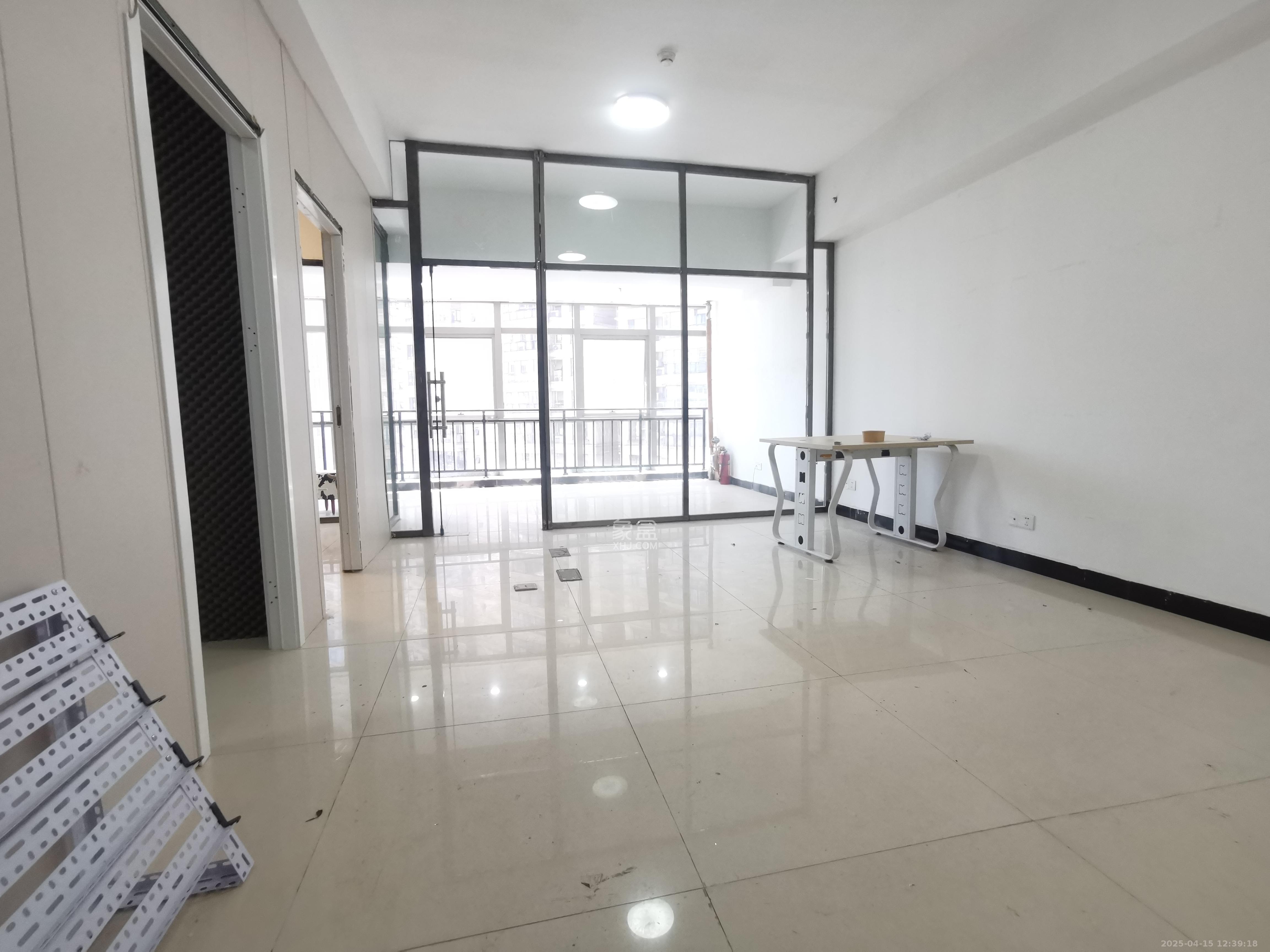 奥克斯广场 1室1厅1卫 3700.0元/月 奥克斯广场 1室1厅1卫 3700.0元/月室内图