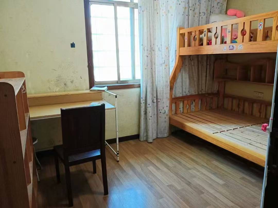 宏泰阳光家园  3室2厅2卫    45.0万客厅