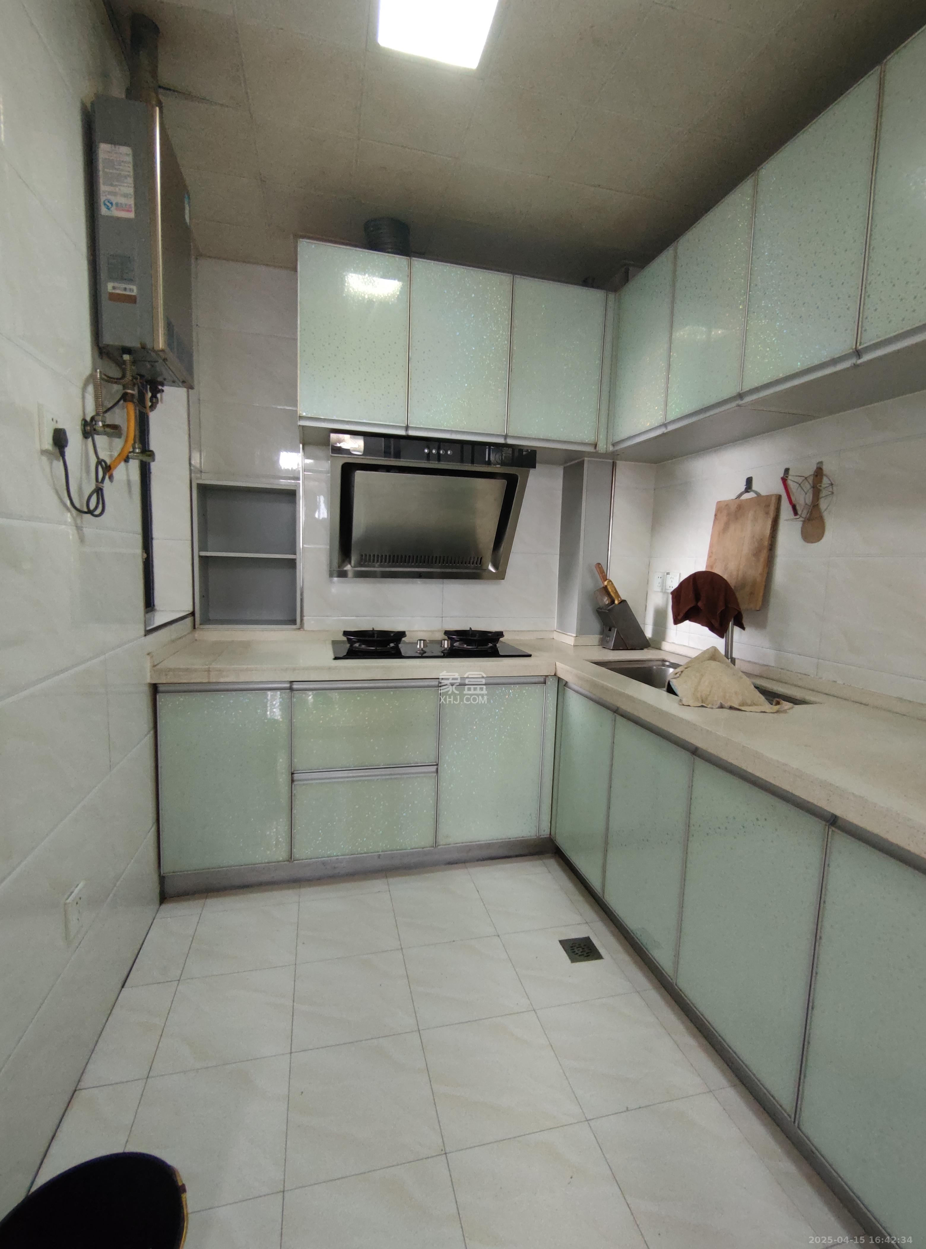 长房时代城 3室2厅1卫 2400.0元/月 长房时代城 3室2厅1卫 2400.0元/月室内图