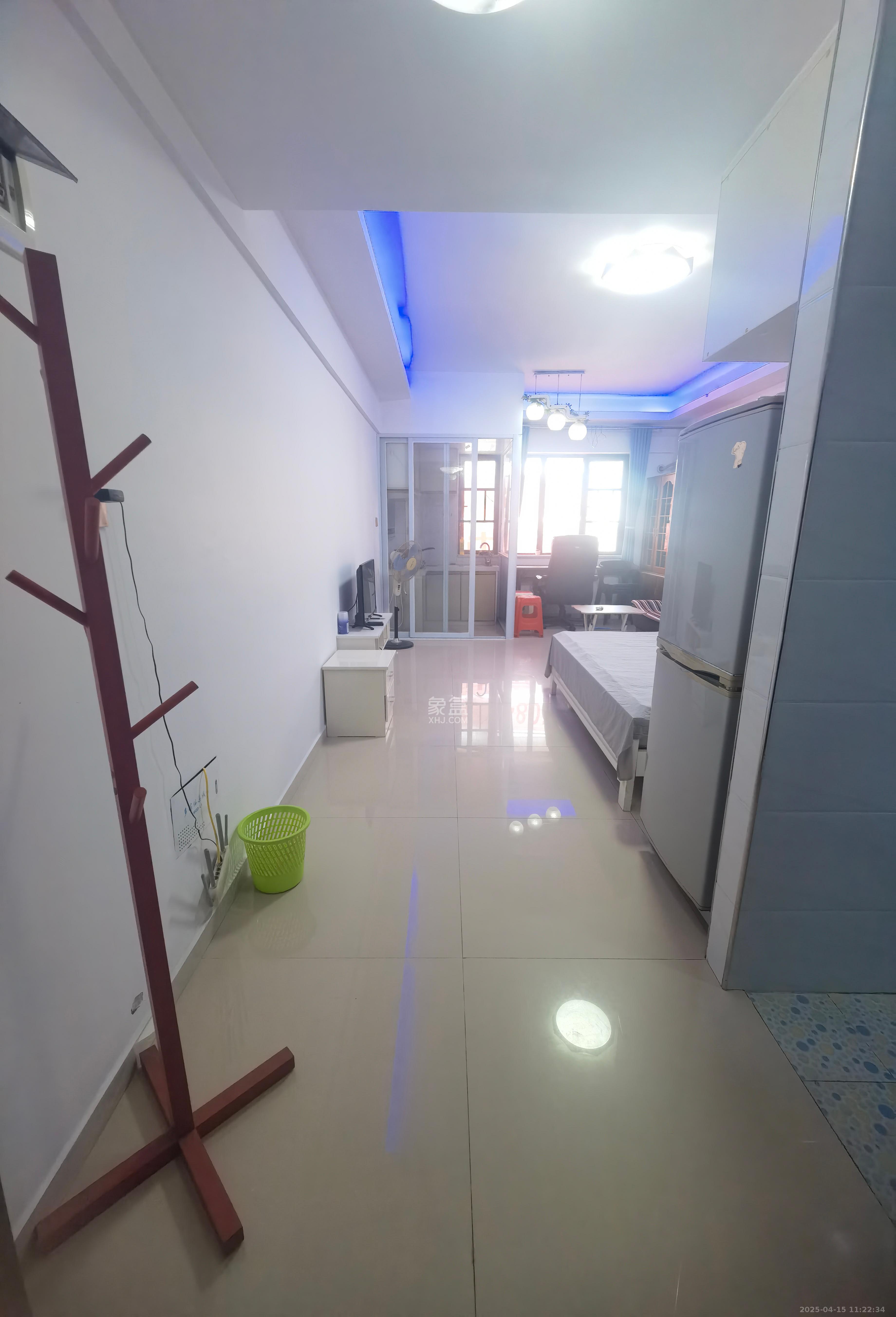 黄金一区 1室1厅1卫 1200.0元/月 黄金一区 1室1厅1卫 1200.0元/月室内图