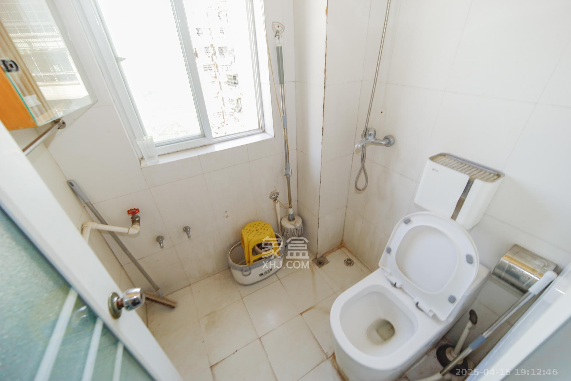 德馨园 2室2厅1卫 45.0万 德馨园 2室2厅1卫 45.0万卫生间