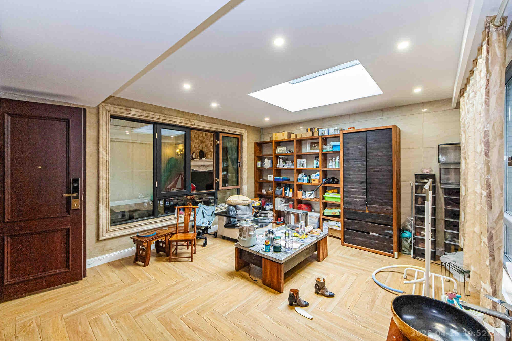 万科城 6室2厅3卫 8000.0元/月 万科城 6室2厅3卫 8000.0元/月室内图