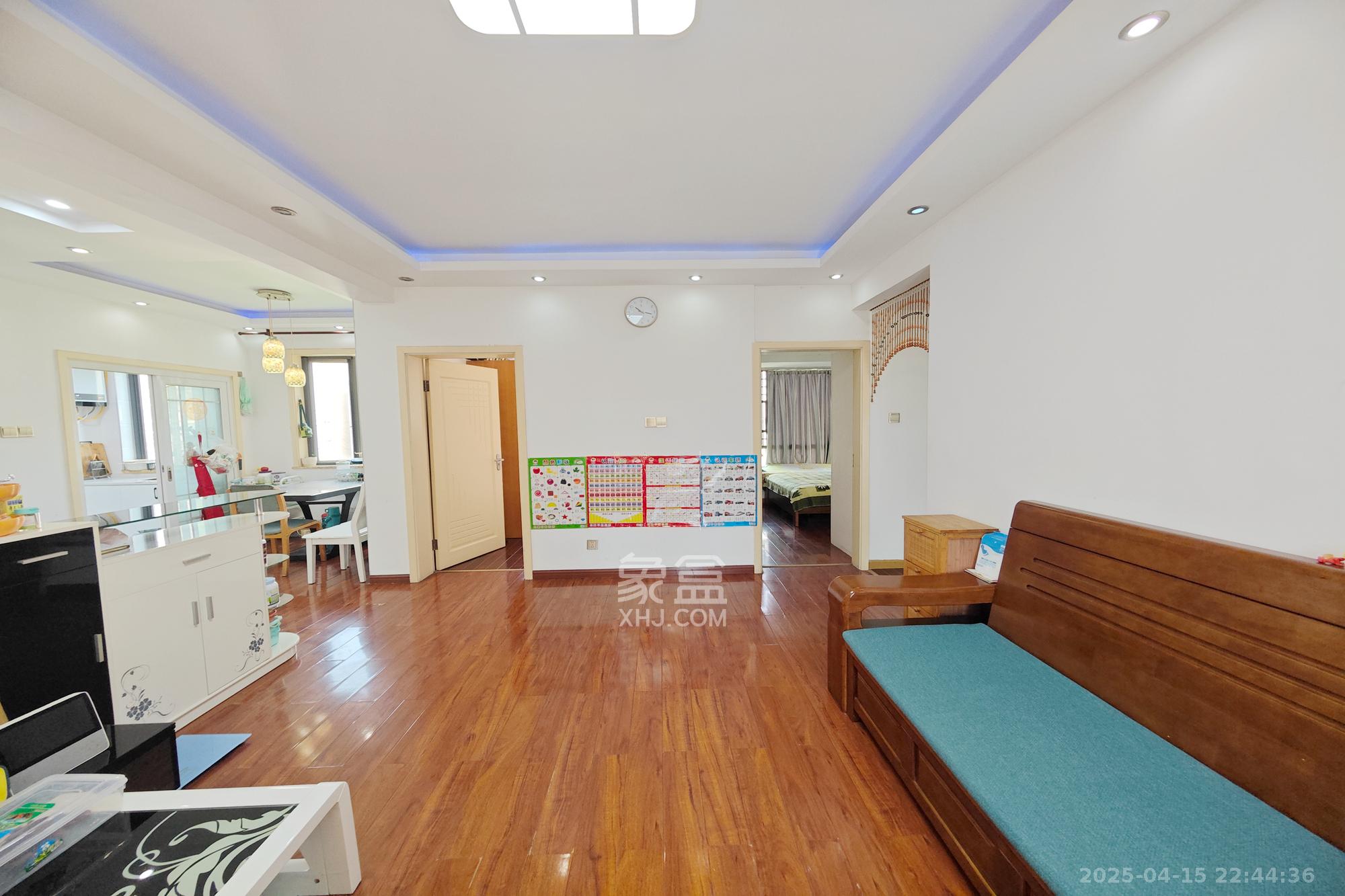 新城新世界一二三期 3室2厅1卫 93.0万 新城新世界一二三期 3室2厅1卫 93.0万客厅