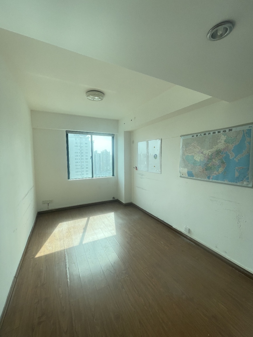 新达商务大厦 5室2厅1卫 21000.0元/月 新达商务大厦 5室2厅1卫 21000.0元/月室内图