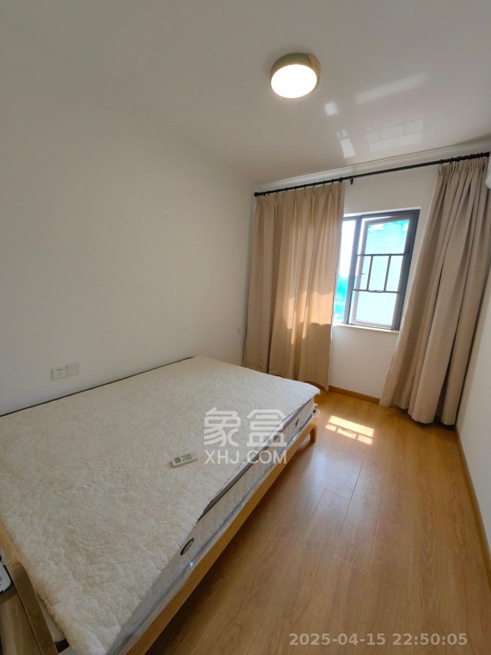 荣盛岳麓峰景  3室2厅1卫    2300.0元/月室内图
