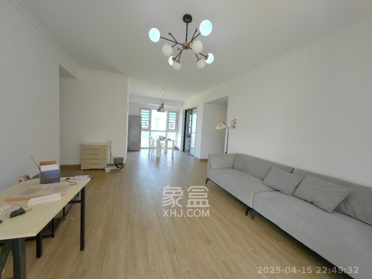 荣盛岳麓峰景 1室0厅0卫 2300.0元/月 荣盛岳麓峰景 1室0厅0卫 2300.0元/月室内图