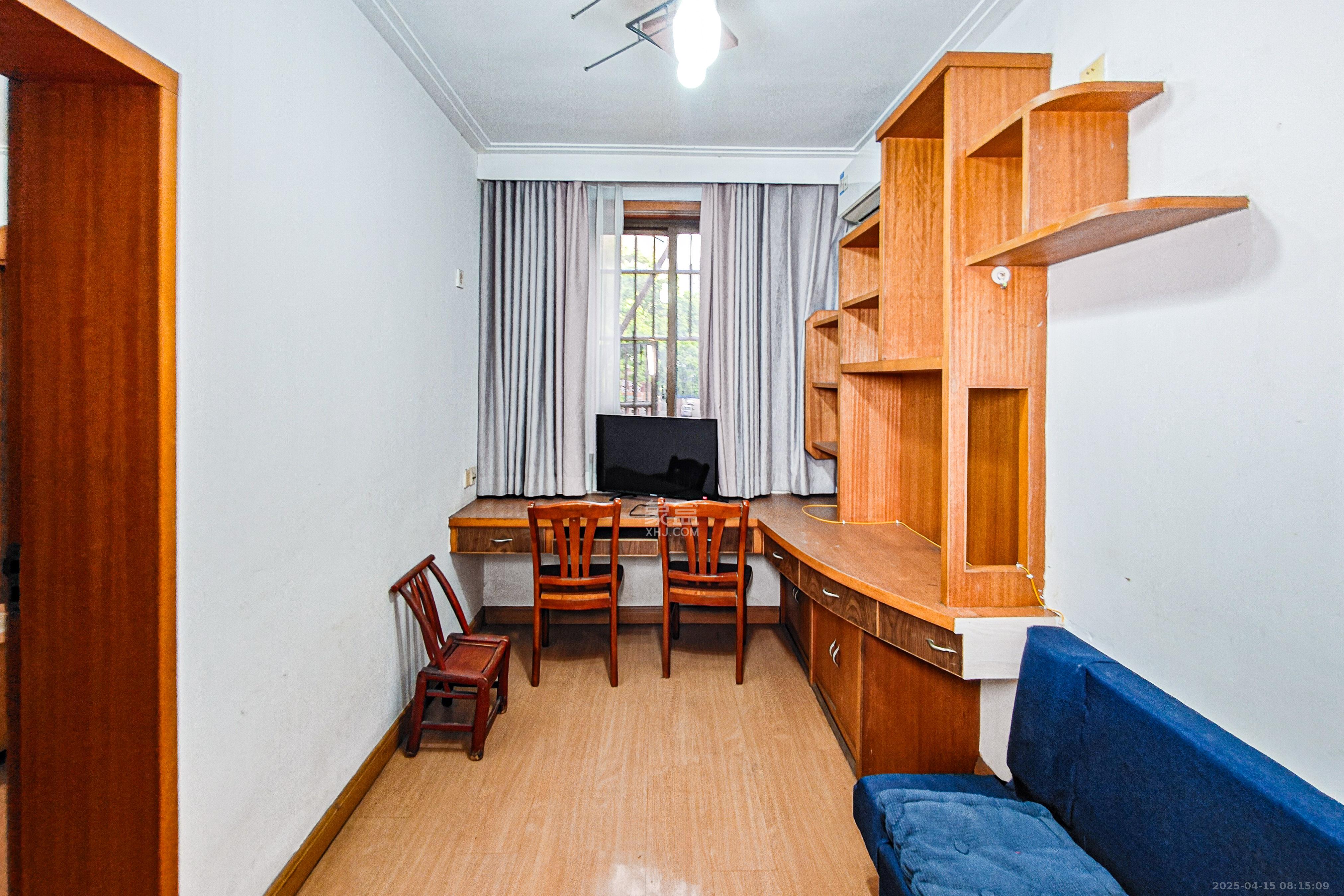 人民东路、人民中路散盘  3室2厅1卫    65.0万 人民东路、人民中路散盘  3室2厅1卫    65.0万卧室