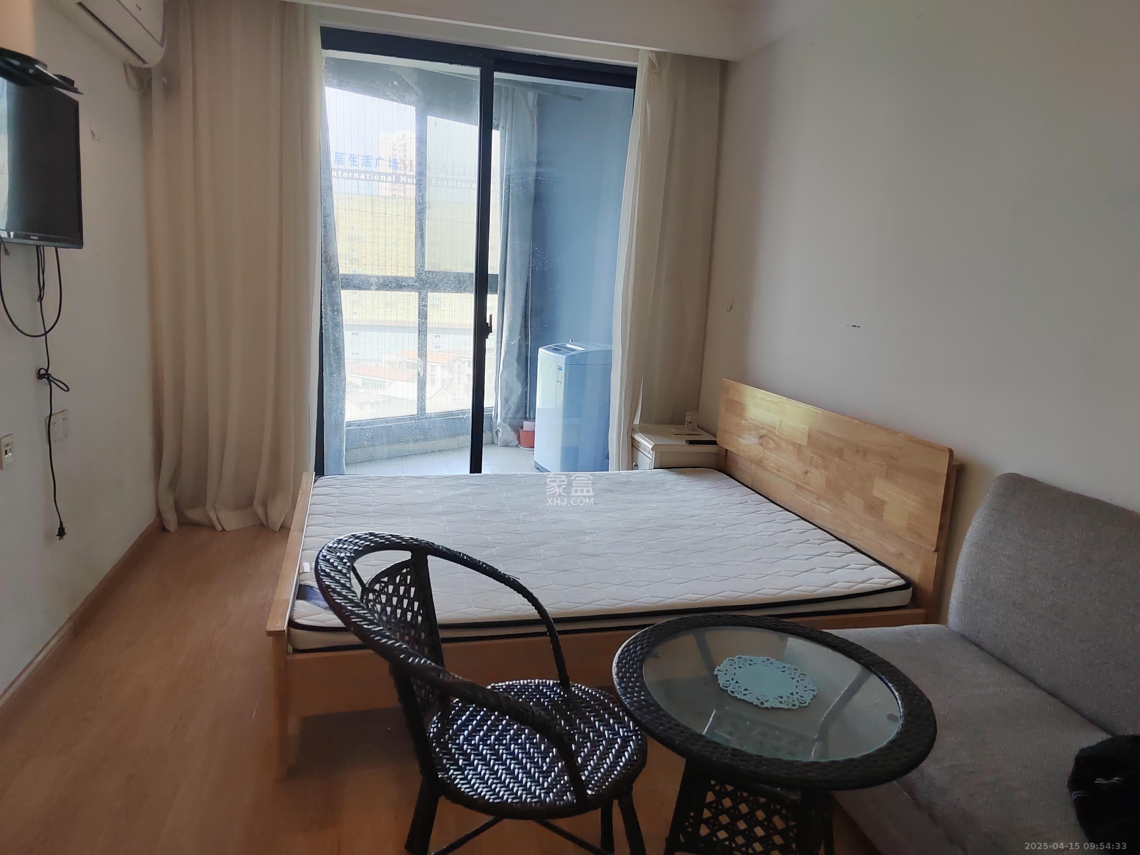 绿地中央广场  1室1厅1卫    1500.0元/月 绿地中央广场  1室1厅1卫    1500.0元/月