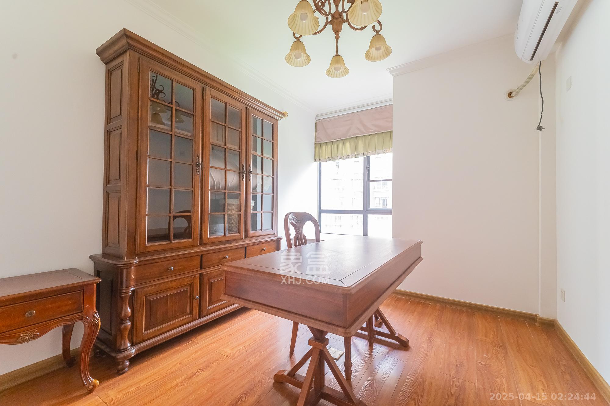 华润凤凰城一期 4室2厅1卫 199.8万 华润凤凰城一期 4室2厅1卫 199.8万卧室