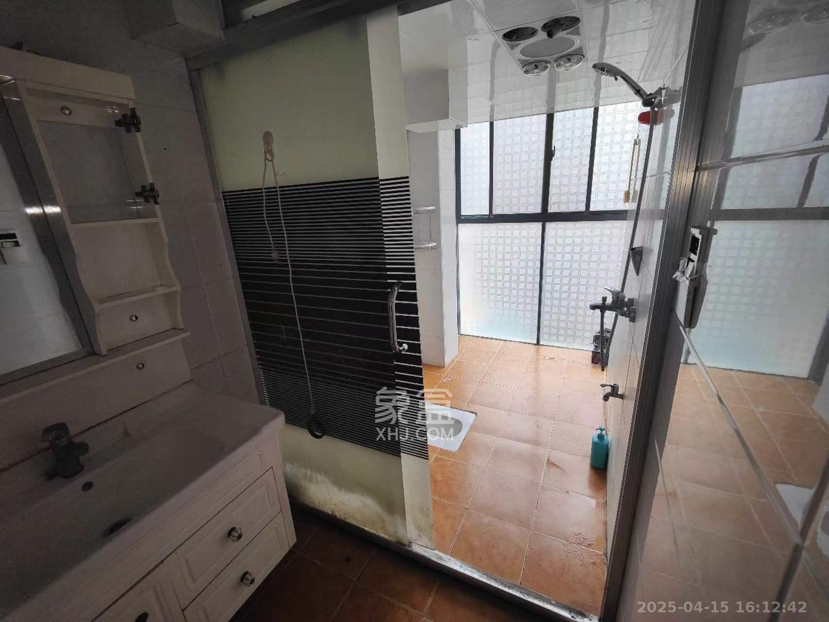 红叶山庄  1室1厅1卫    2200.0元/月 红叶山庄  1室1厅1卫    2200.0元/月室内图