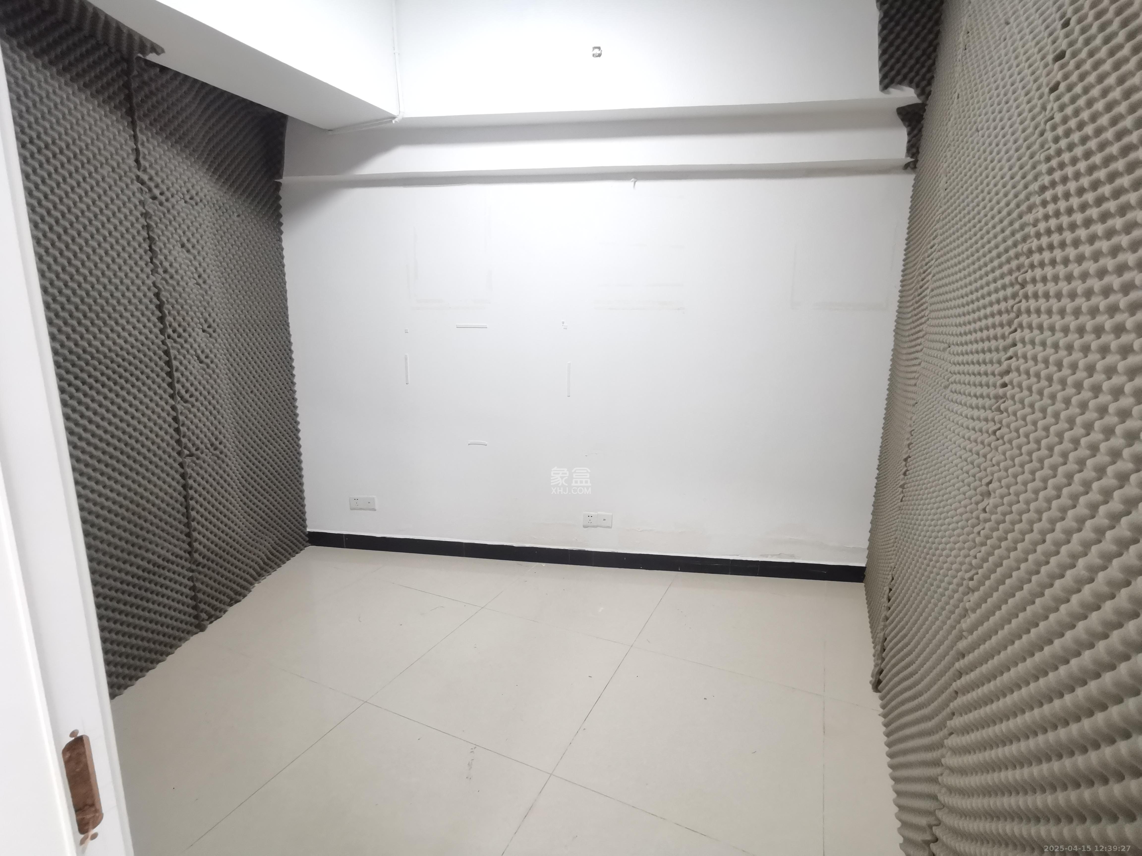 奥克斯广场 1室1厅1卫 3700.0元/月 奥克斯广场 1室1厅1卫 3700.0元/月室内图