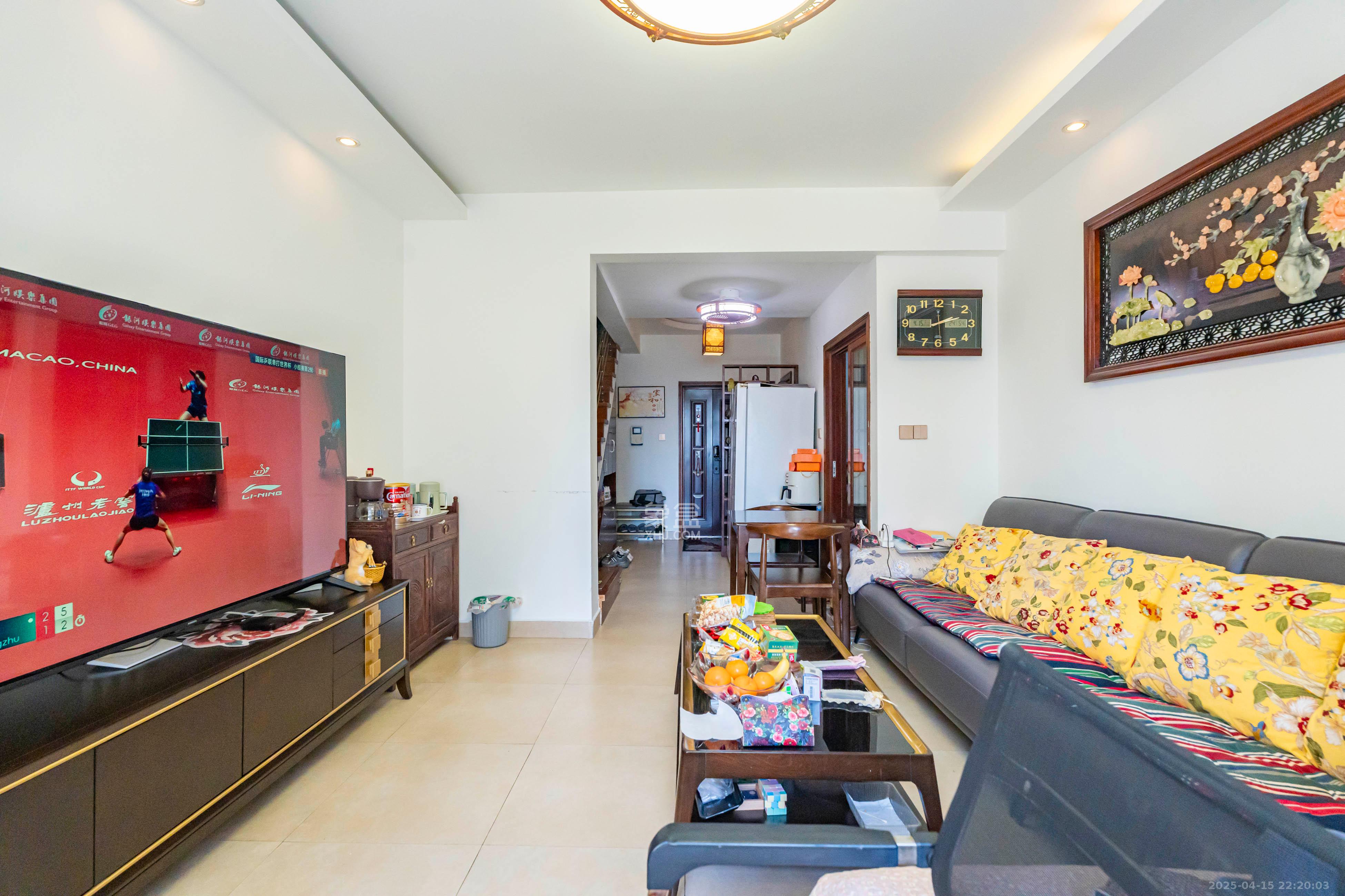 凯乐国际城 2室2厅2卫 85.0万 凯乐国际城 2室2厅2卫 85.0万客厅