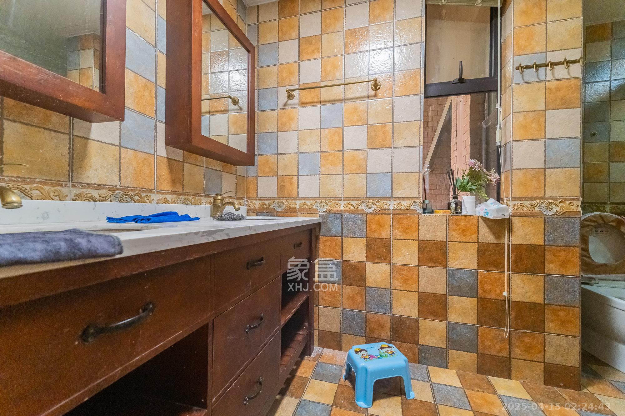 华润凤凰城一期 4室2厅1卫 199.8万 华润凤凰城一期 4室2厅1卫 199.8万卫生间