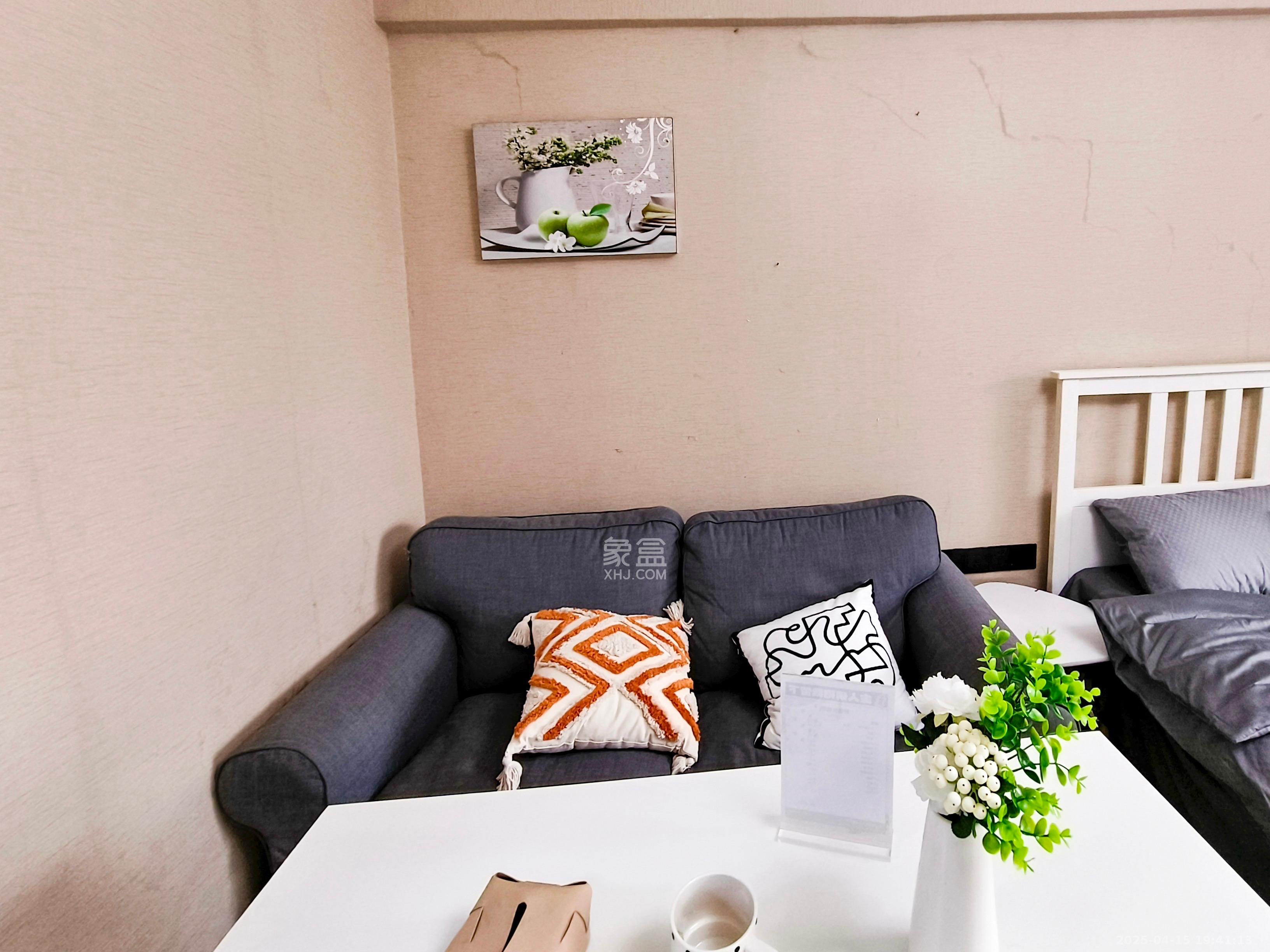 七彩丽都  1室1厅1卫    2000.0元/月 七彩丽都  1室1厅1卫    2000.0元/月室内图