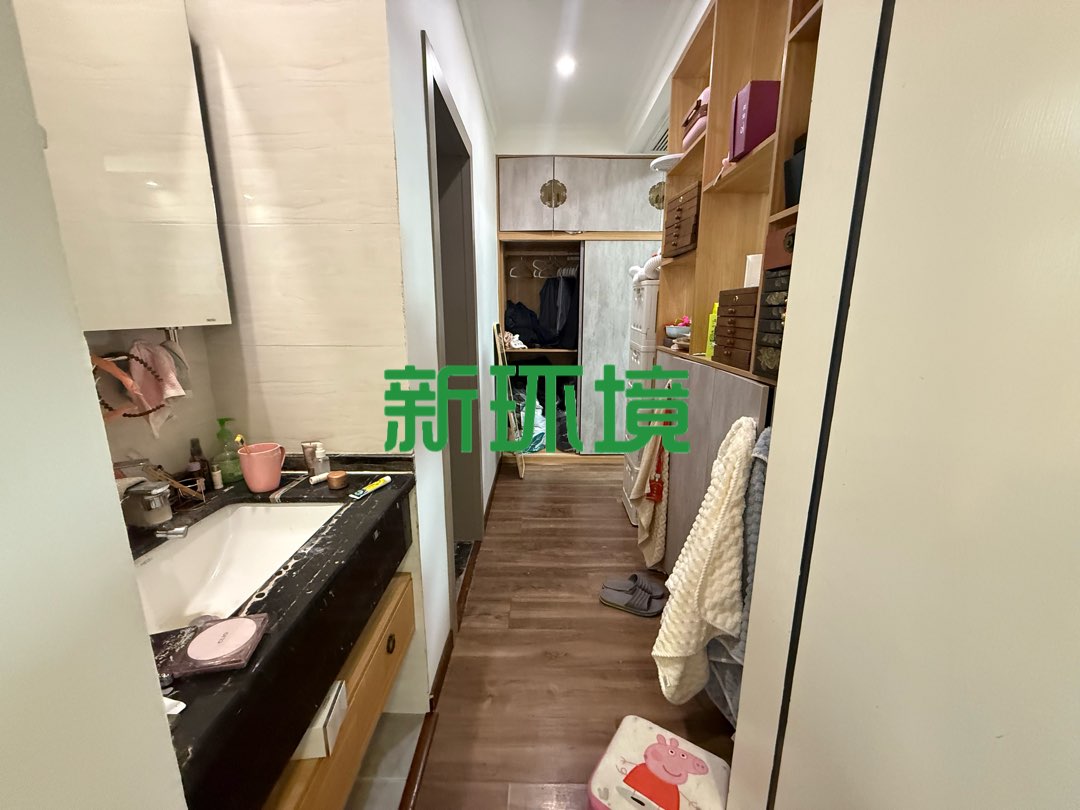 欣业苑  1室0厅0卫   76.80万客厅