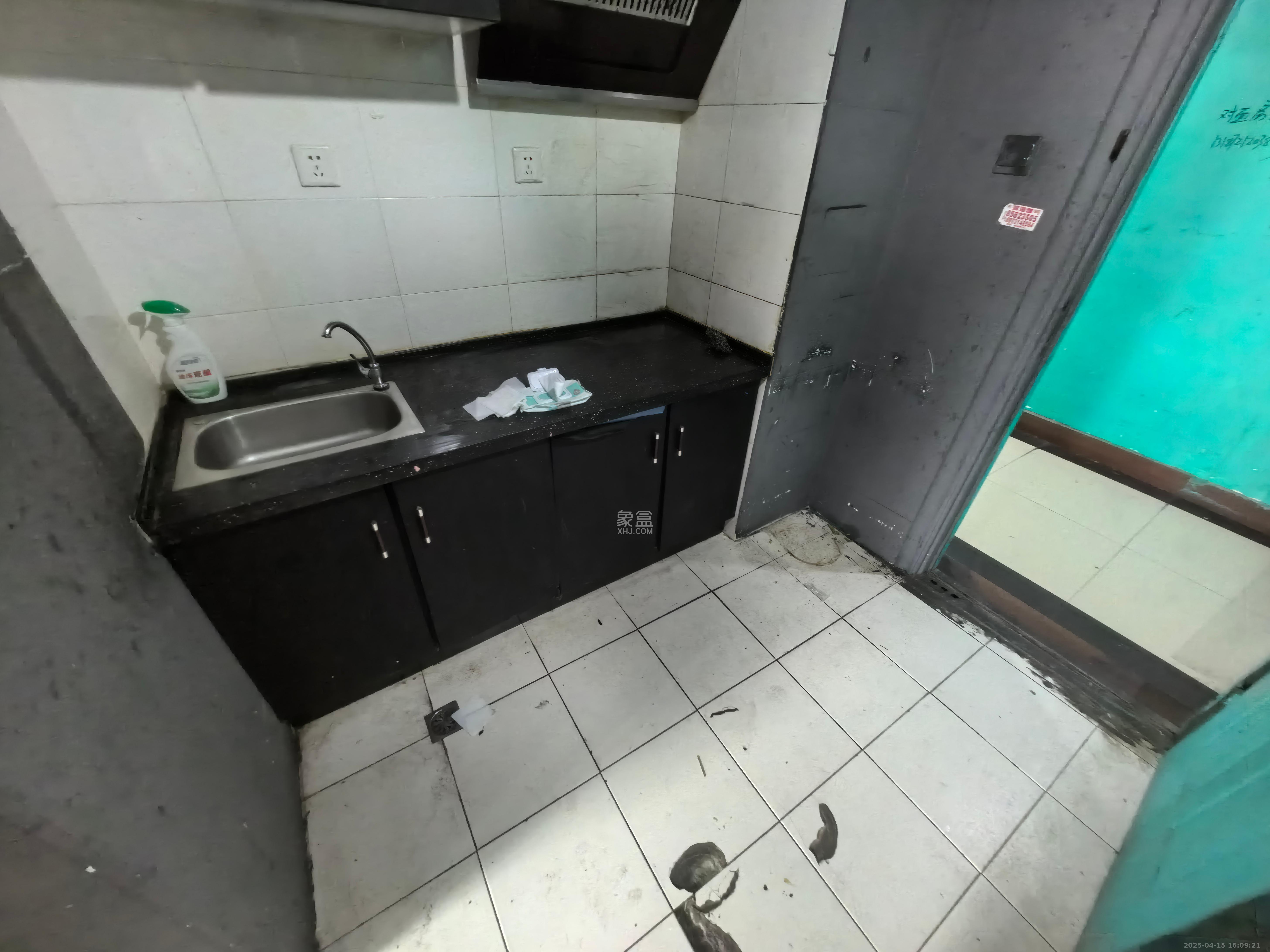 新国际(森和大厦) 1室0厅0卫 1600.0元/月 新国际(森和大厦) 1室0厅0卫 1600.0元/月室内图