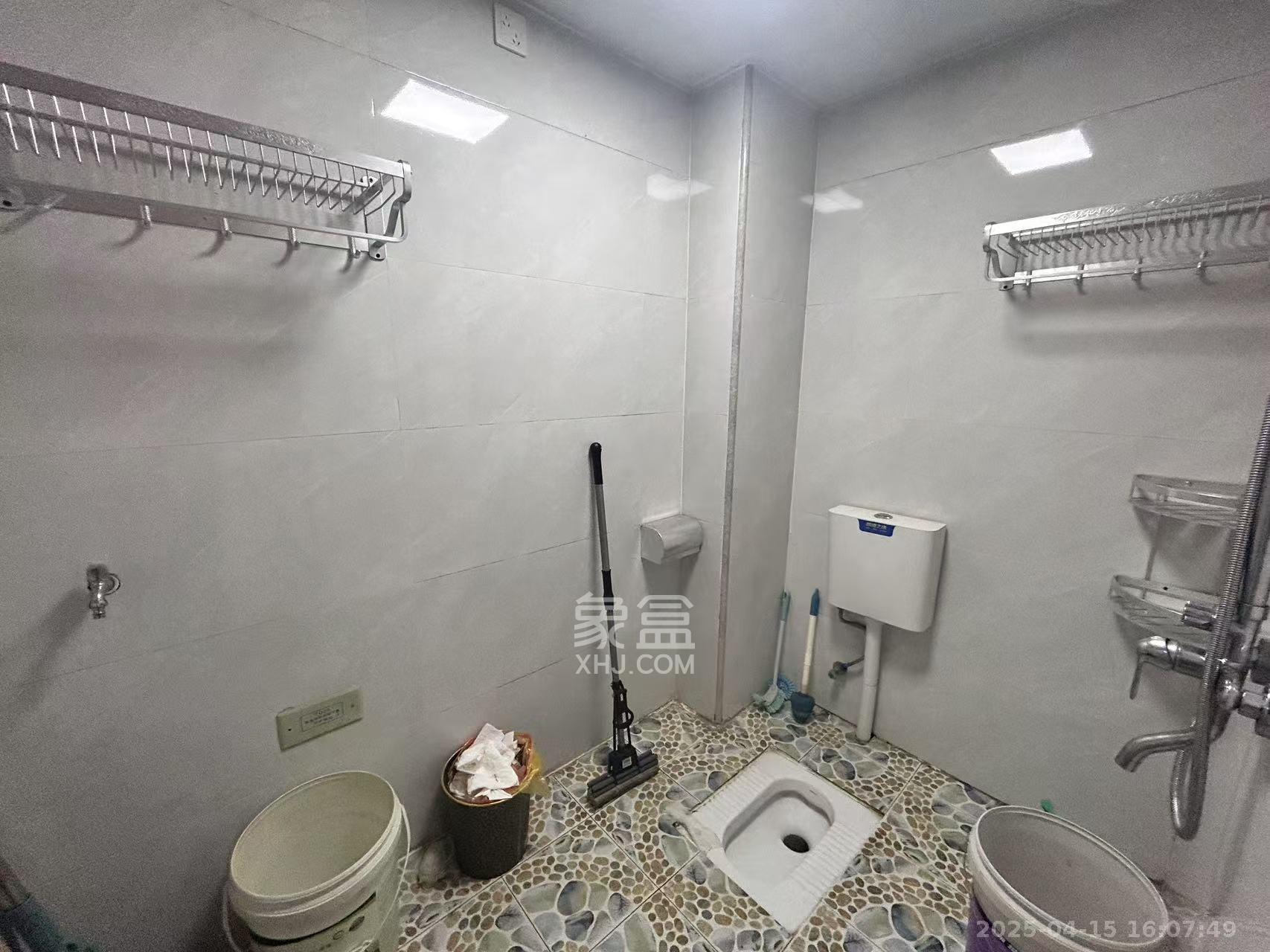 中交中央公园D1区  2室1厅1卫   2200.00元/月室内图