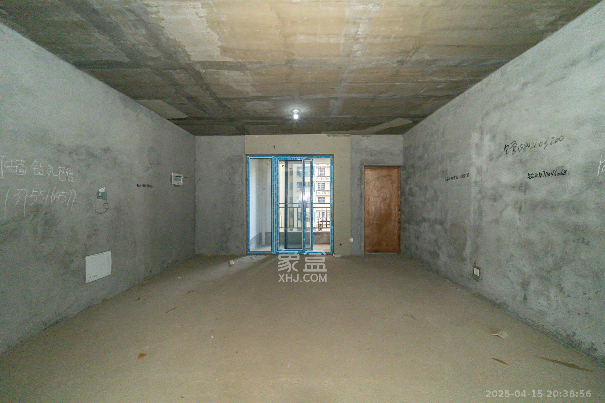 楚天世纪城西苑 3室2厅2卫 85.0万 楚天世纪城西苑 3室2厅2卫 85.0万客厅