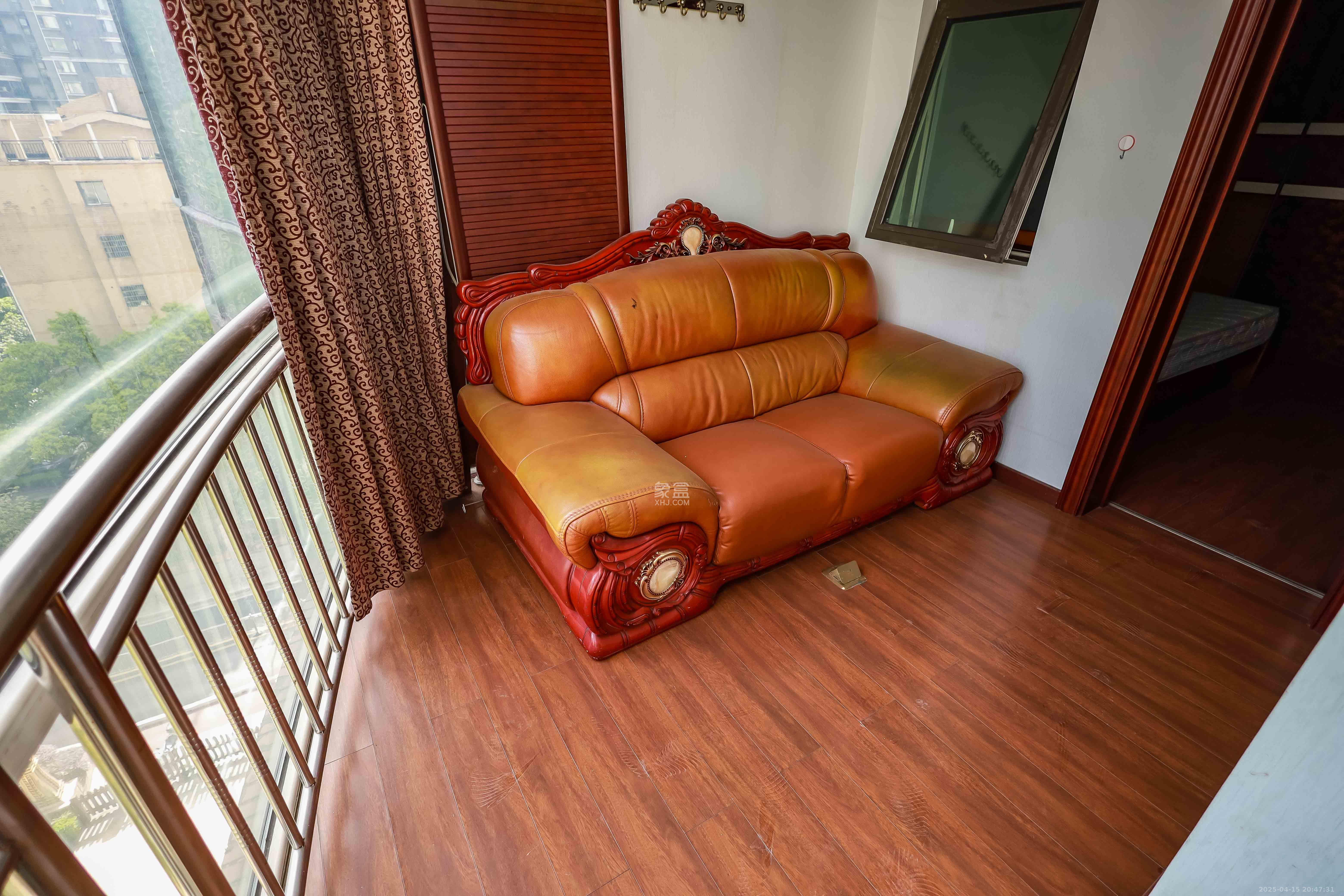 岳麓壹号 4室2厅2卫 182.0万 岳麓壹号 4室2厅2卫 182.0万阳台